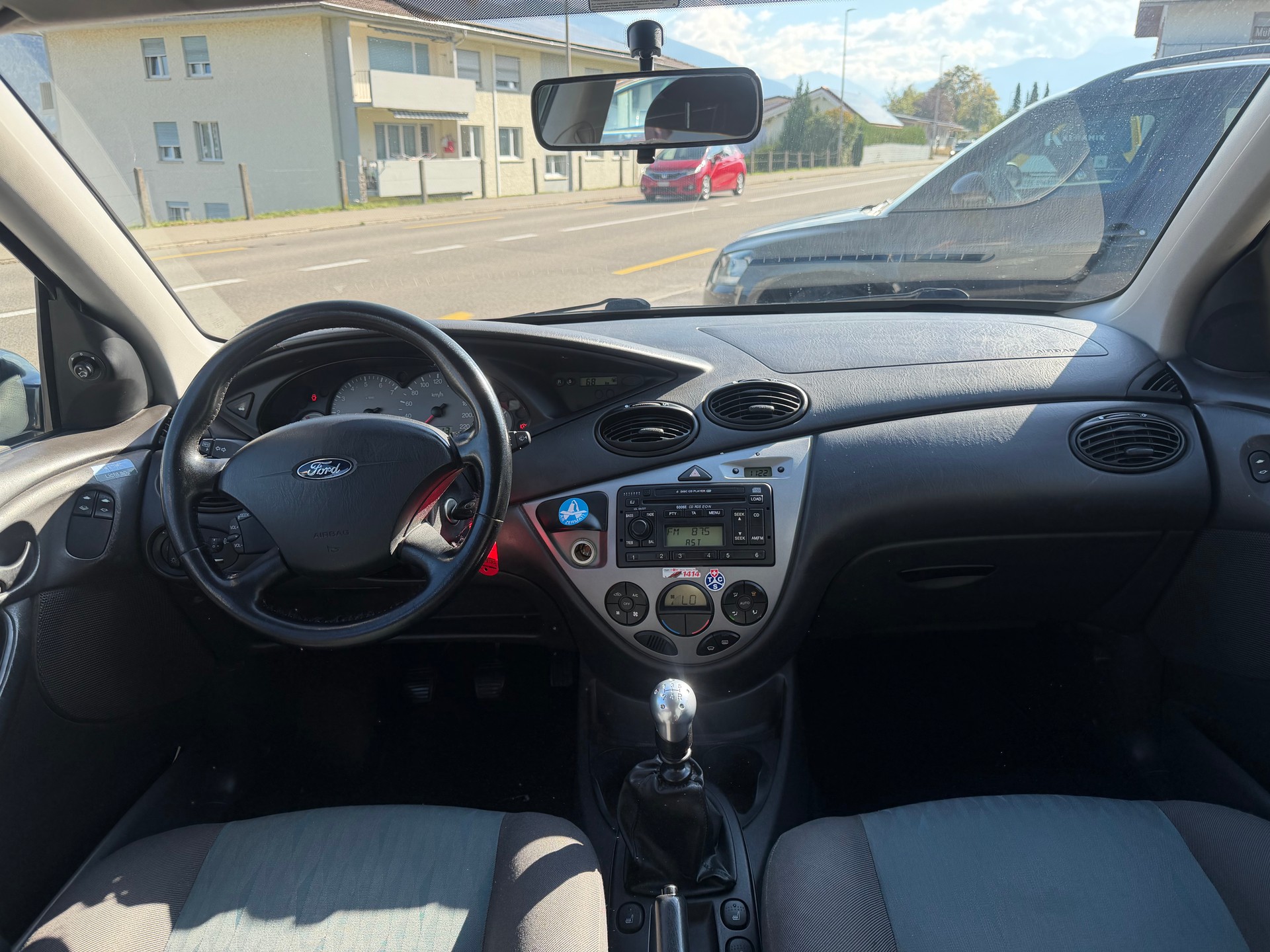 FORD Focus 2.0i 16V Ghia-image-4