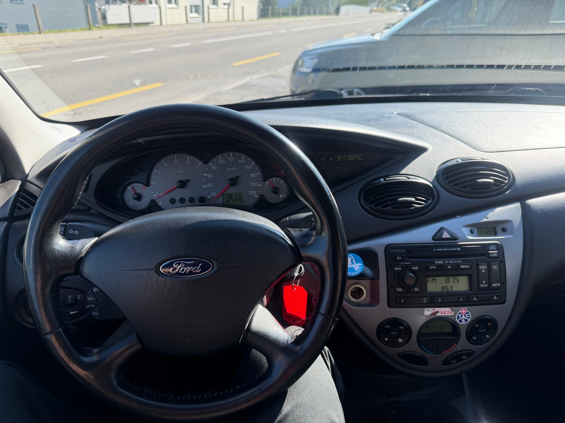 FORD Focus 2.0i 16V Ghia-image-5