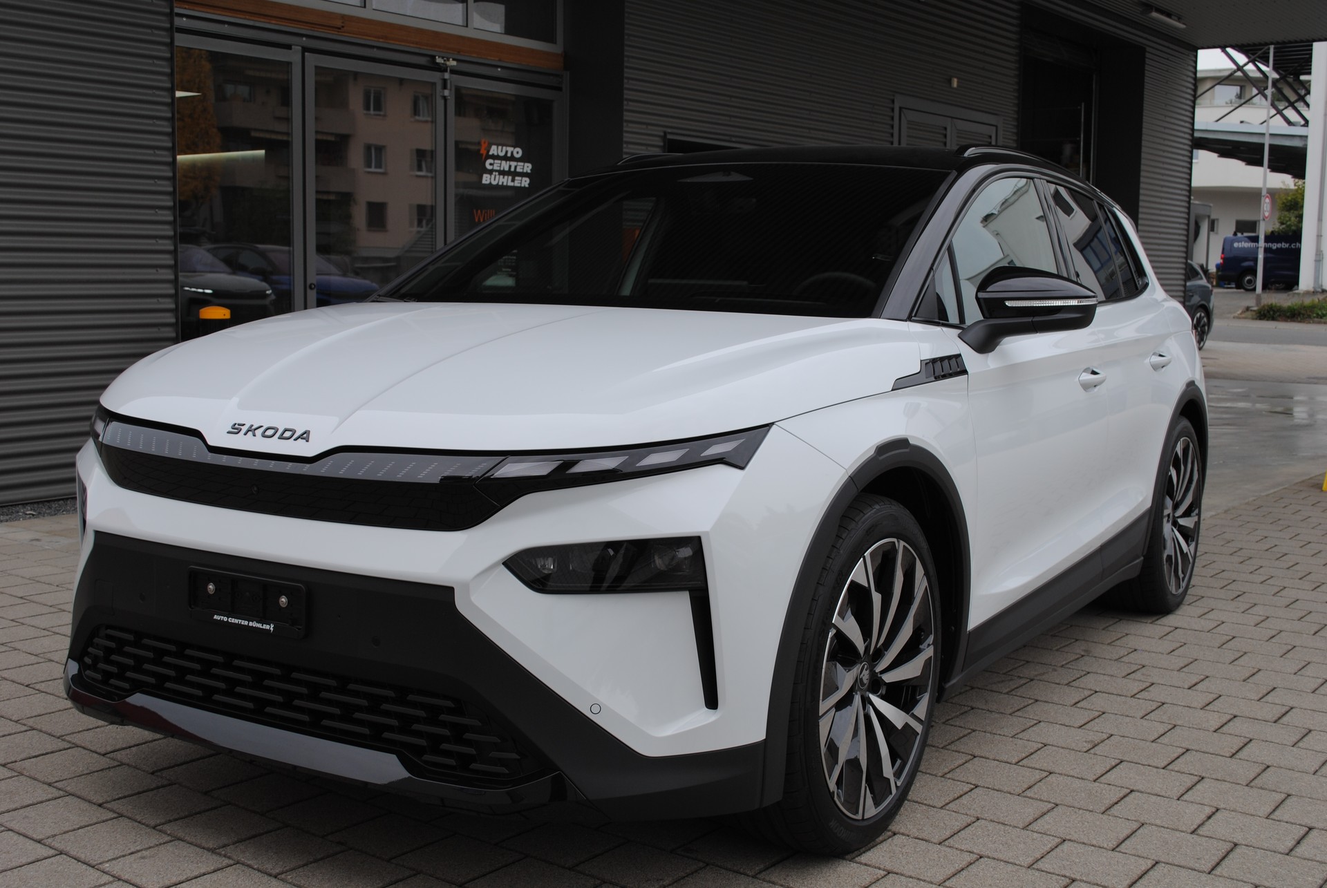 SKODA Elroq 85x Sportline 4x4-image-2