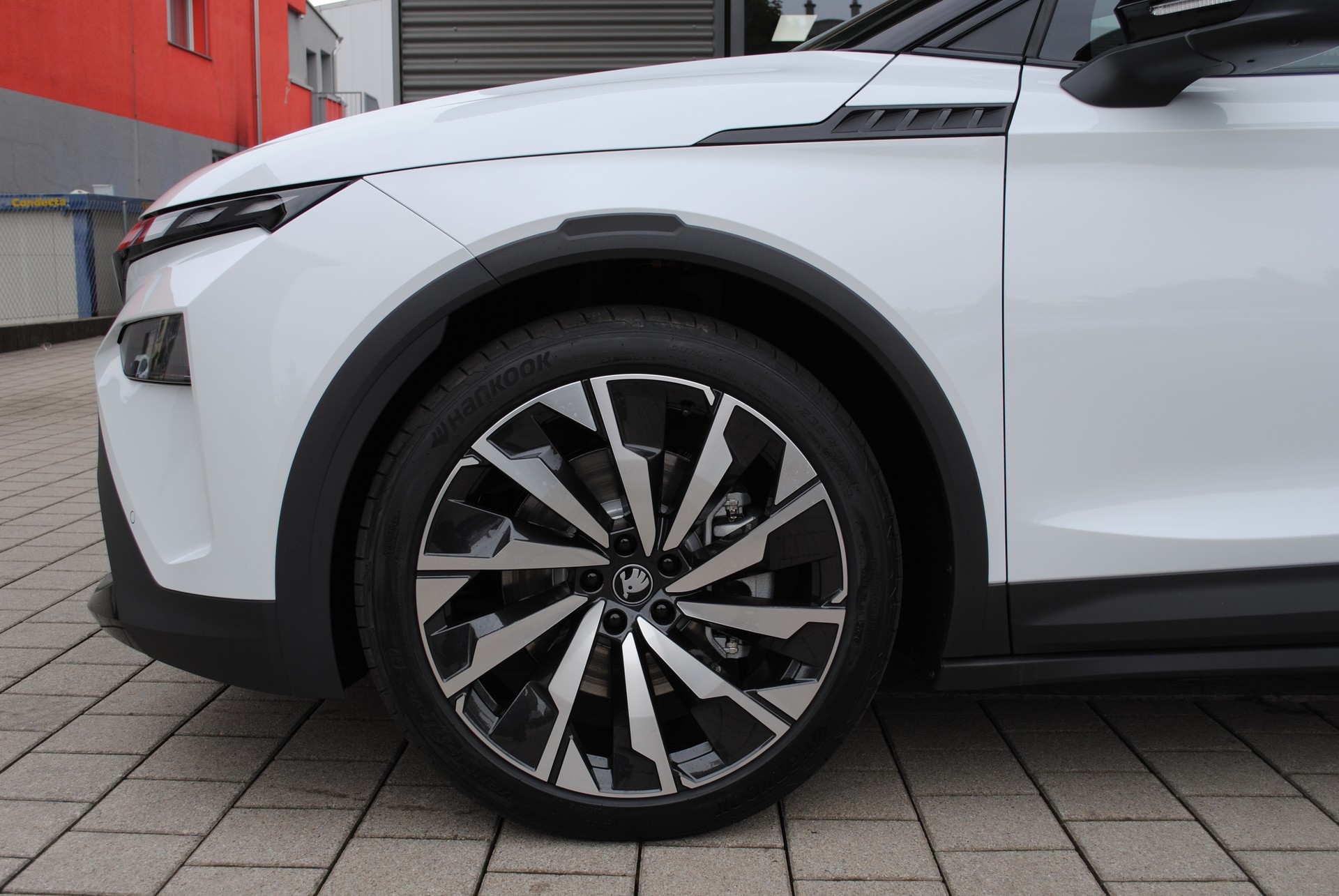SKODA Elroq 85x Sportline 4x4-image-6