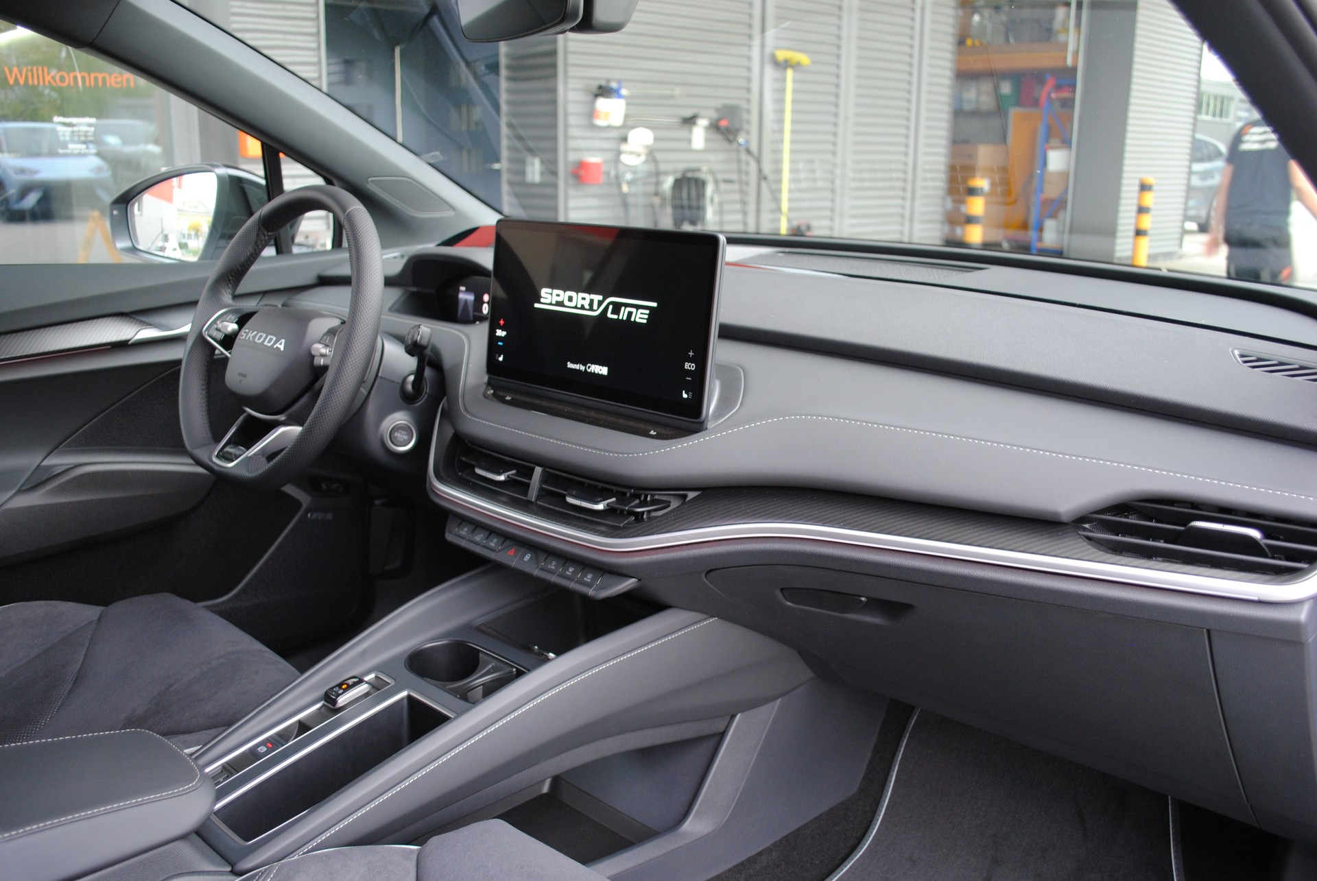 SKODA Elroq 85x Sportline 4x4-image-15