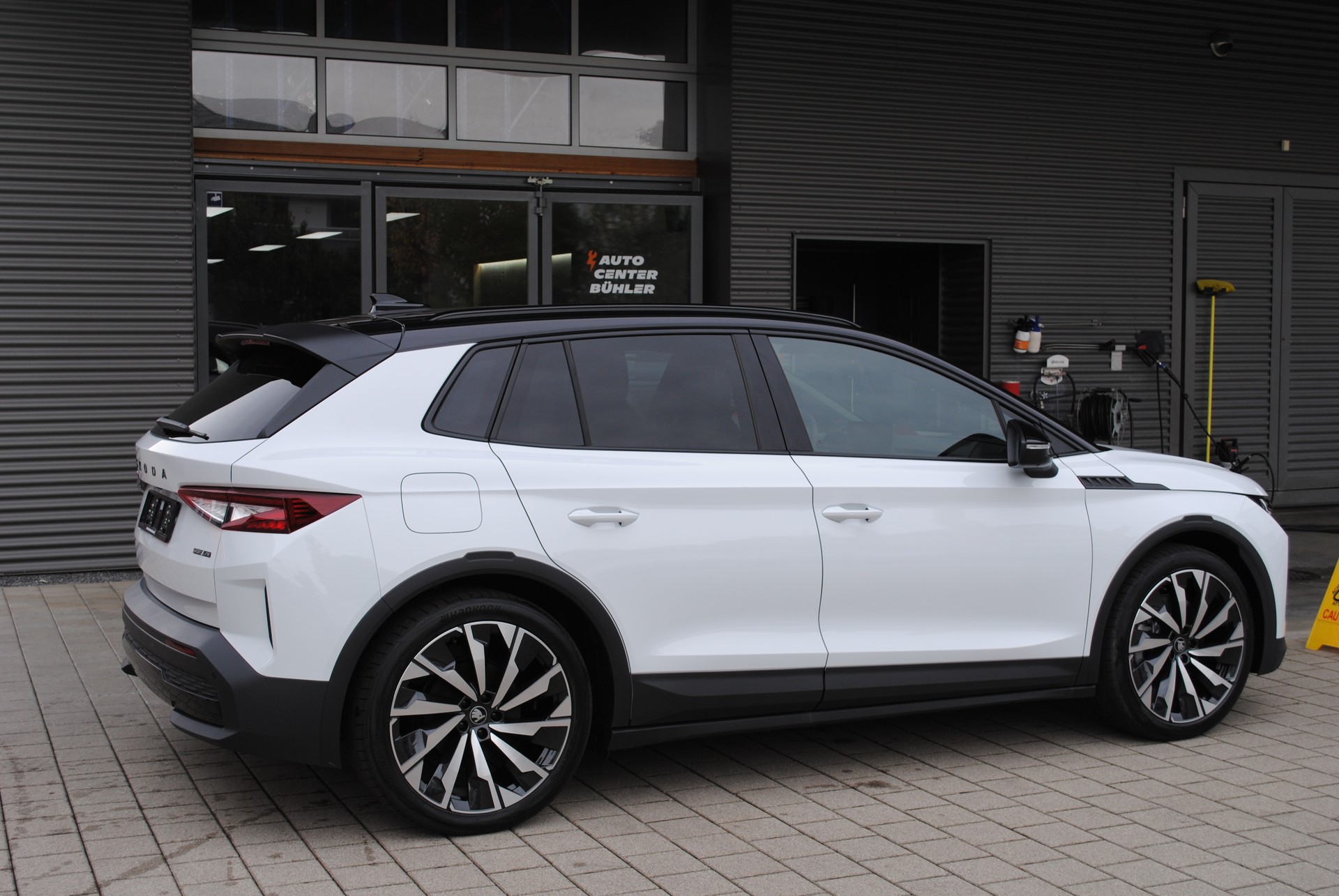SKODA Elroq 85x Sportline 4x4-image-9