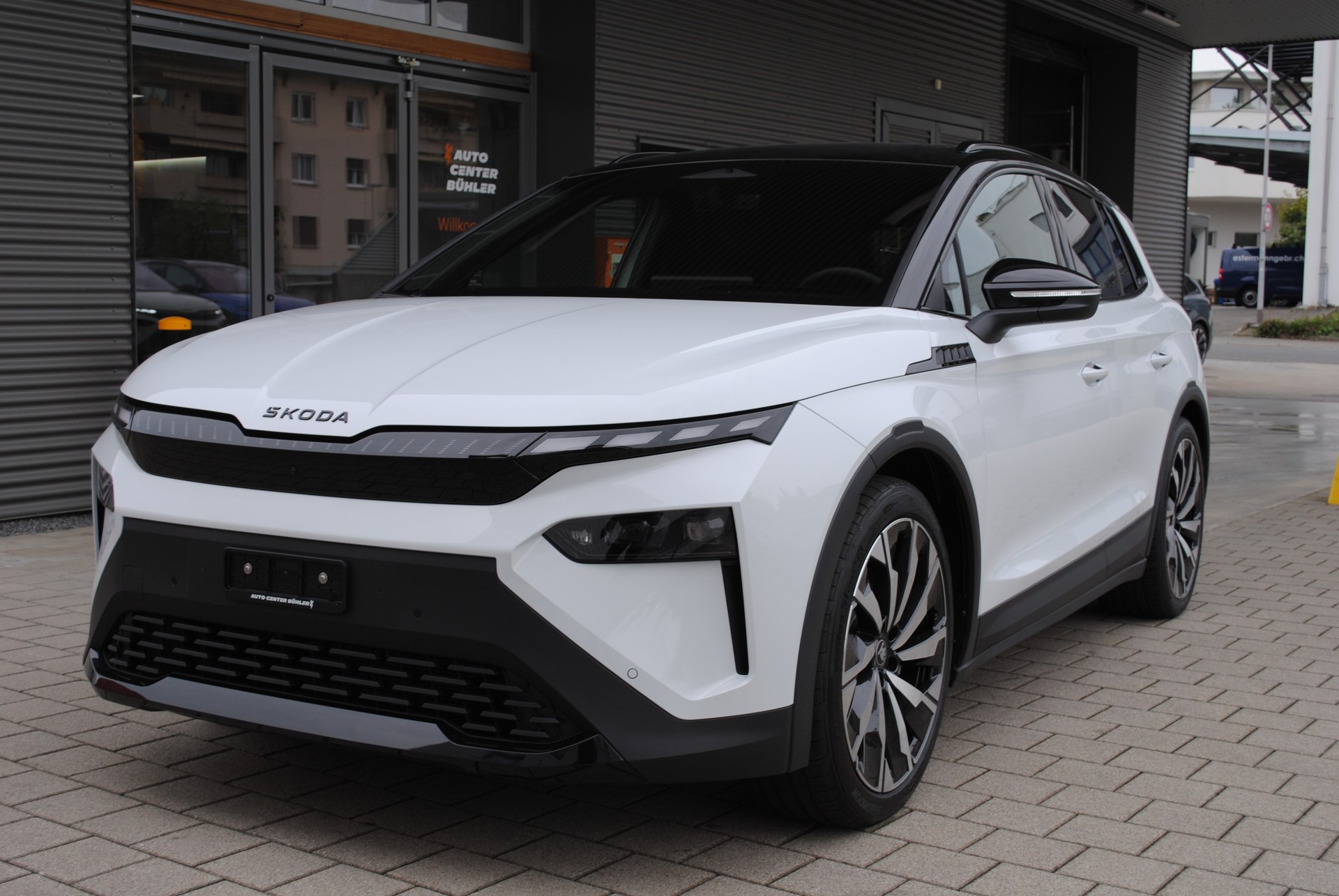 SKODA Elroq 85x Sportline 4x4-image-0