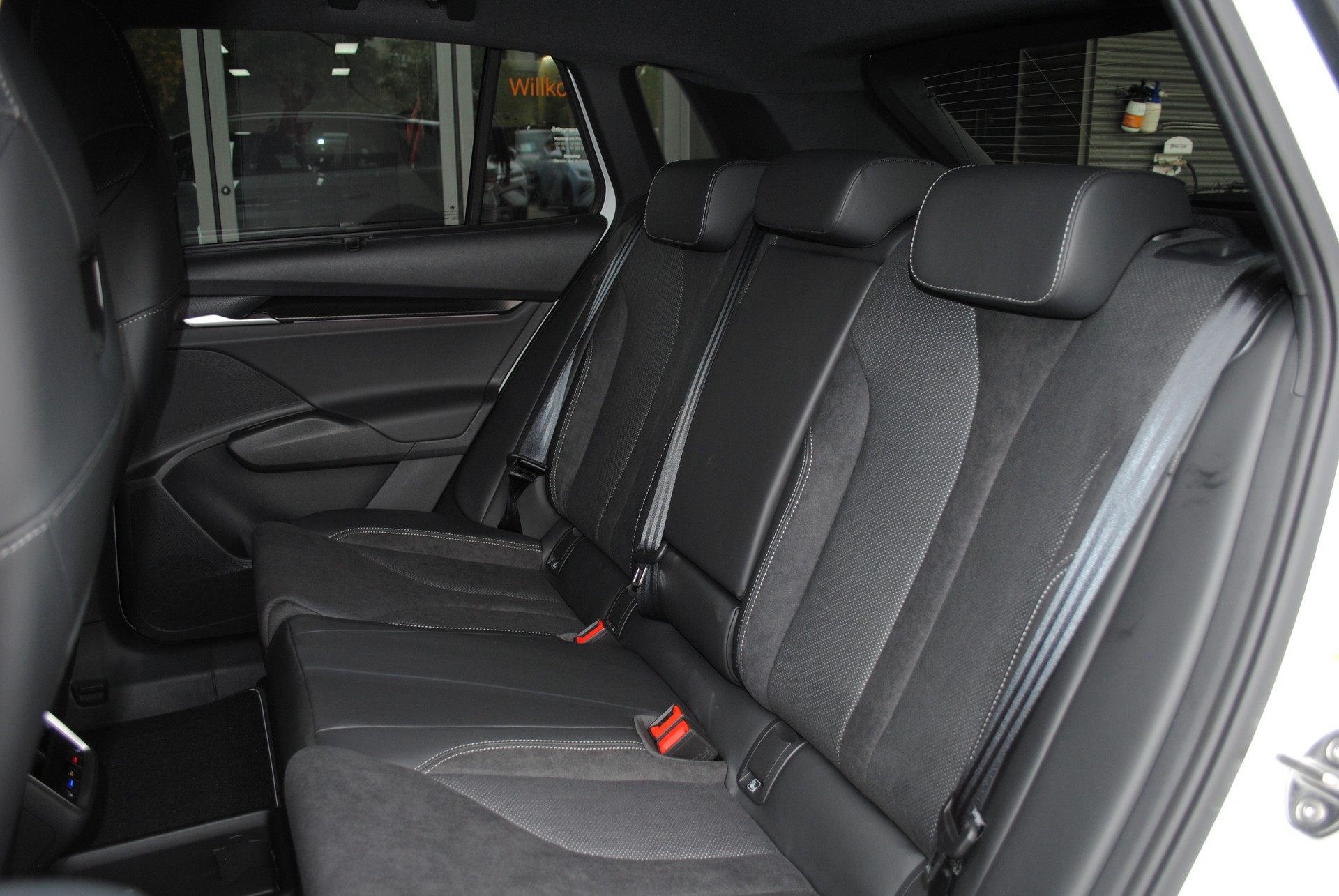 SKODA Elroq 85x Sportline 4x4-image-19