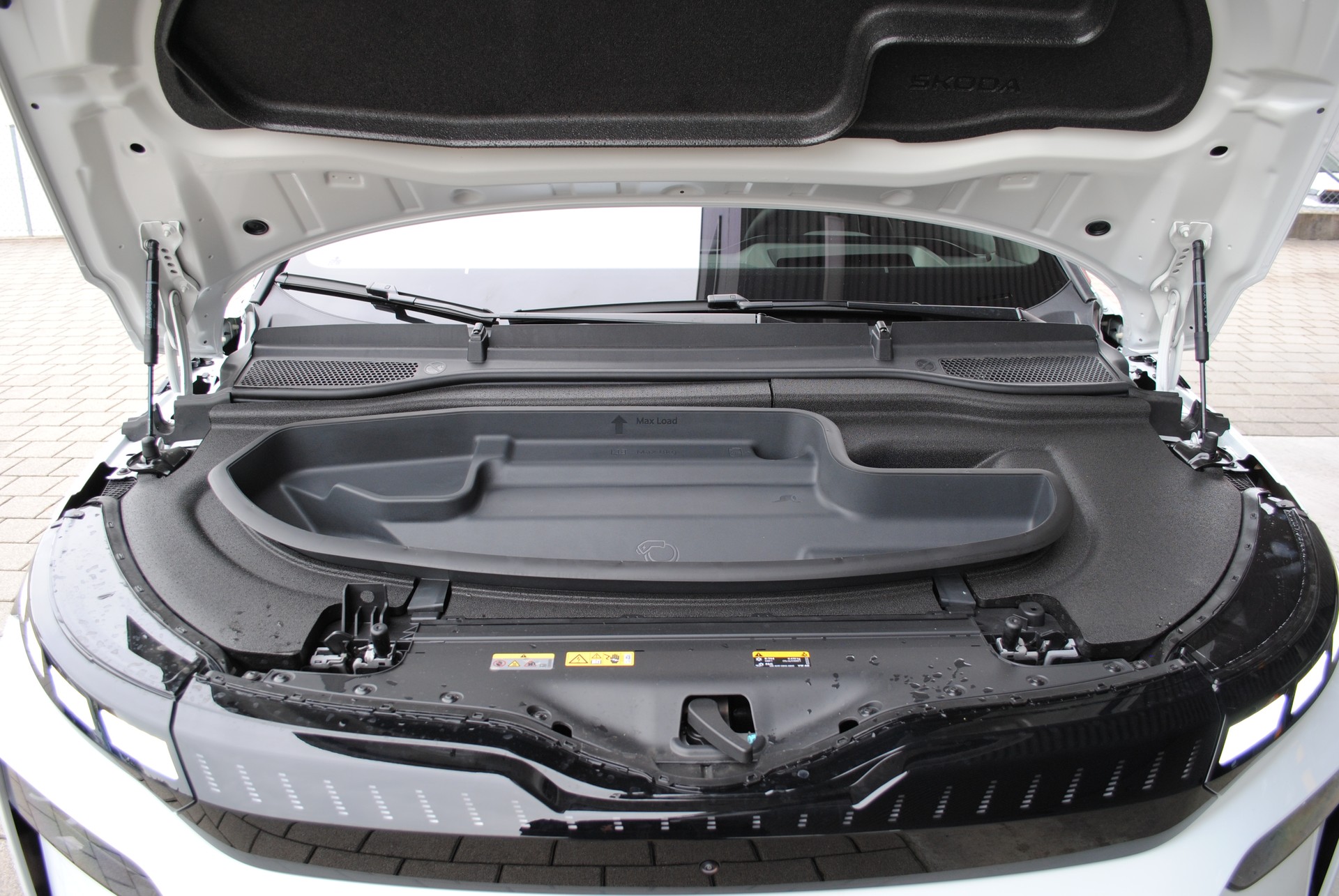 SKODA Elroq 85x Sportline 4x4-image-25