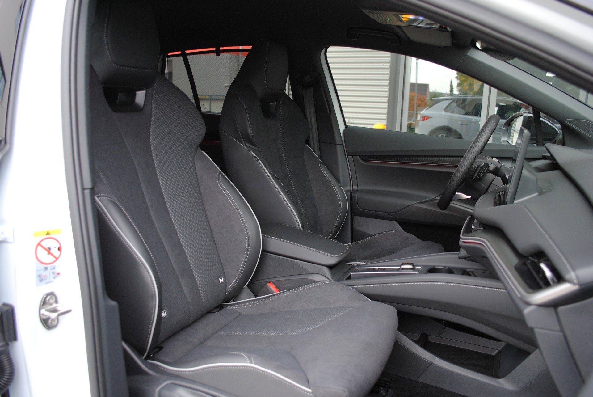 SKODA Elroq 85x Sportline 4x4-image-16