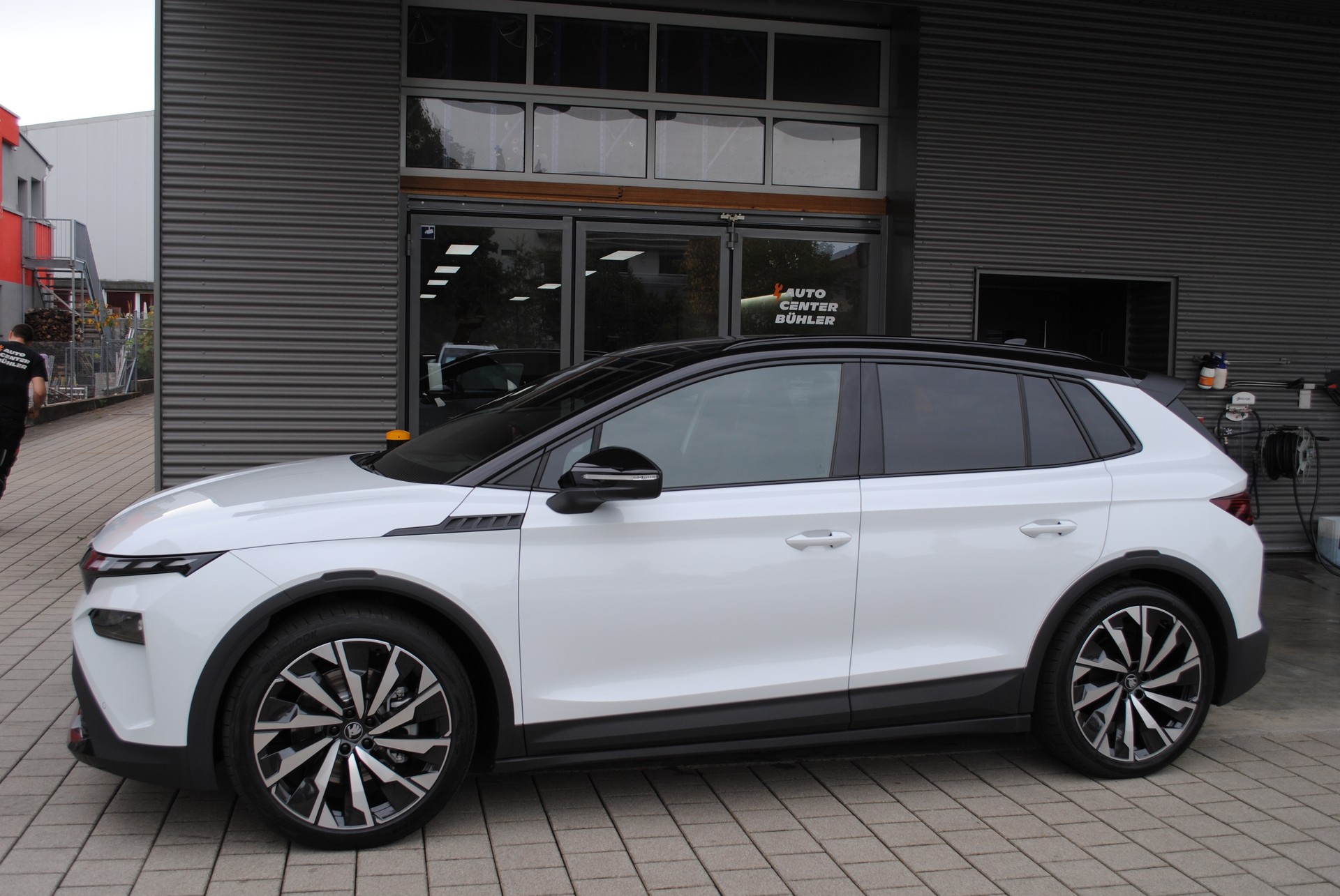 SKODA Elroq 85x Sportline 4x4-image-4