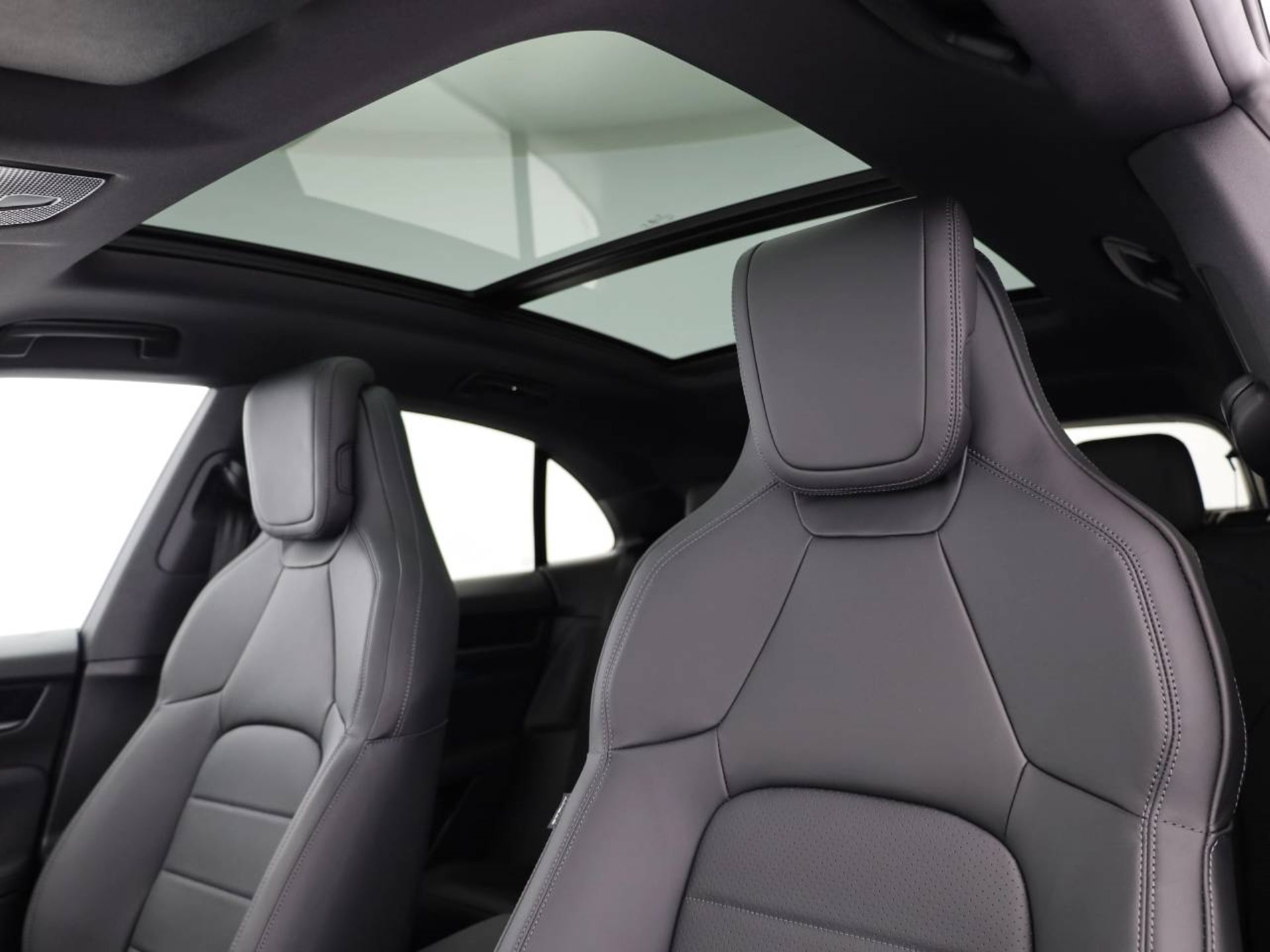 PORSCHE Macan 4-image-15