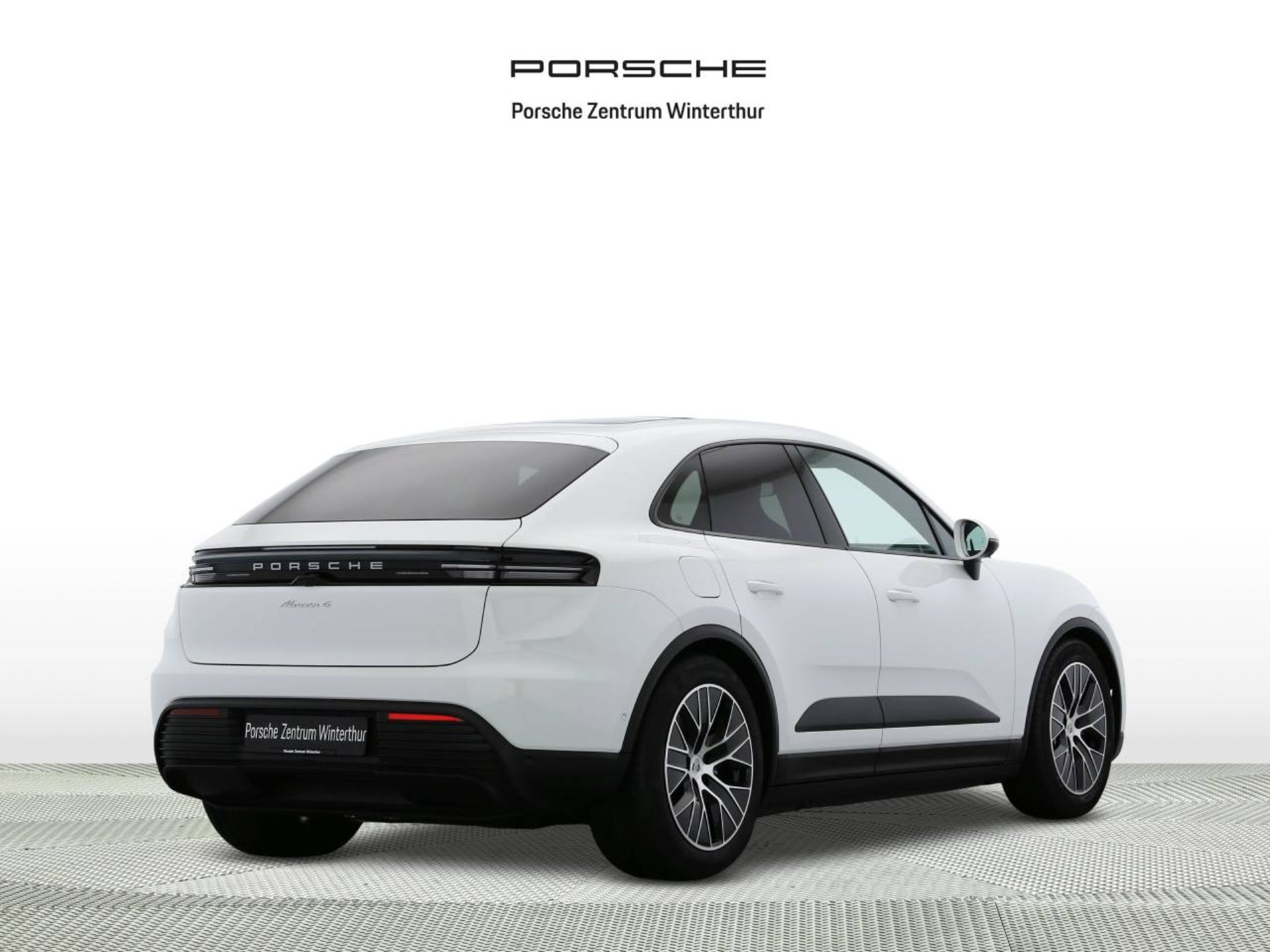 PORSCHE Macan 4-image-2