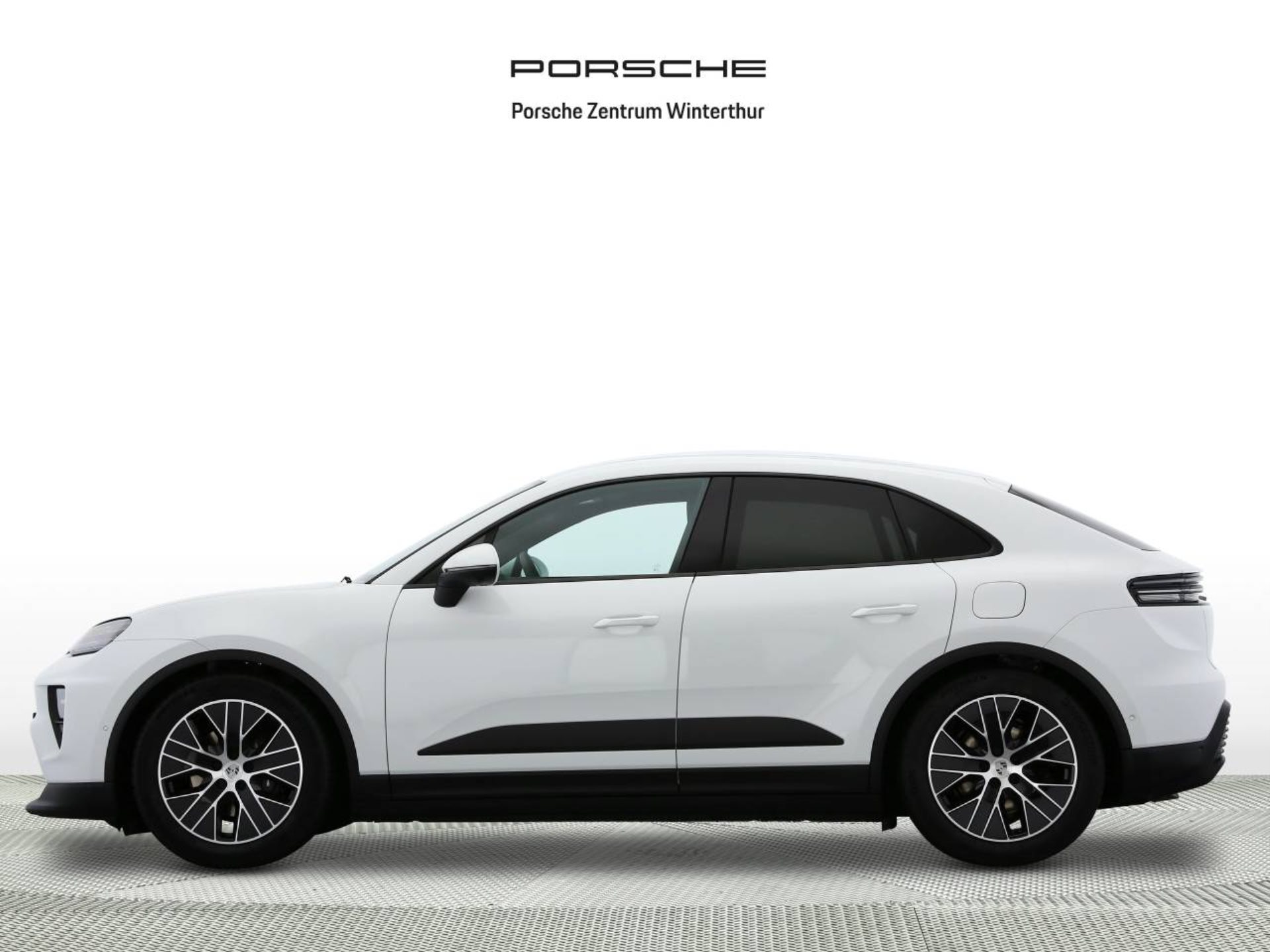 PORSCHE Macan 4-image-1
