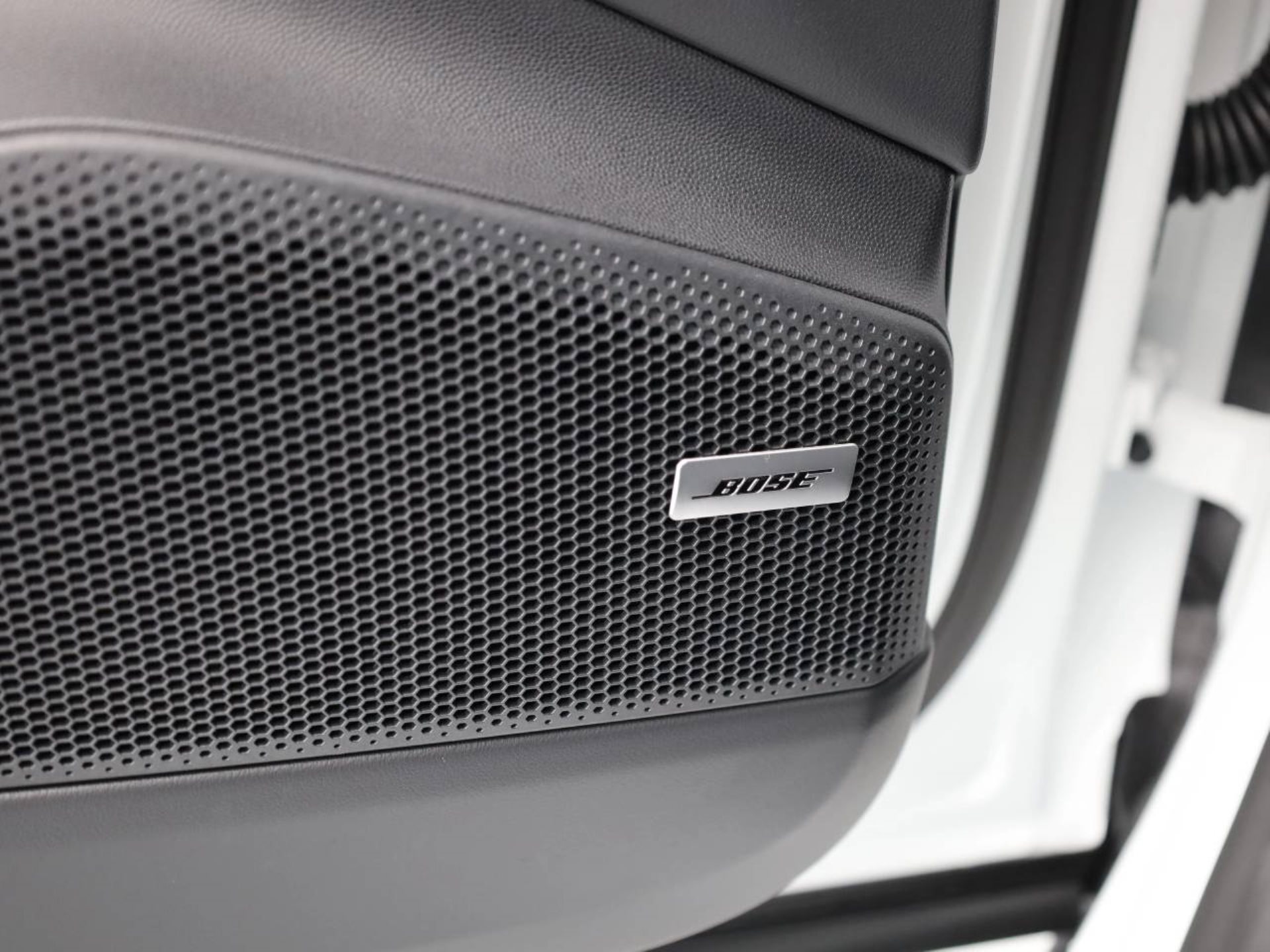 PORSCHE Macan 4-image-18