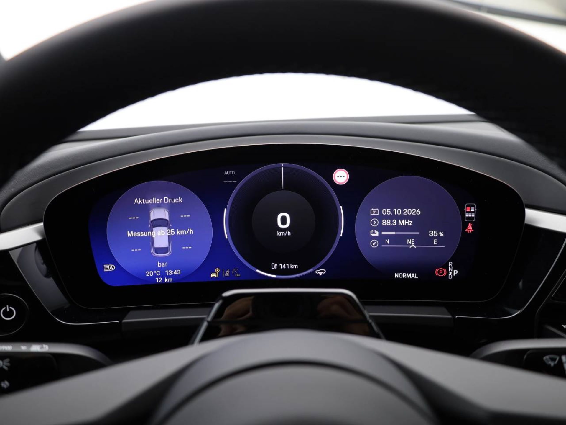 PORSCHE Macan 4-image-9
