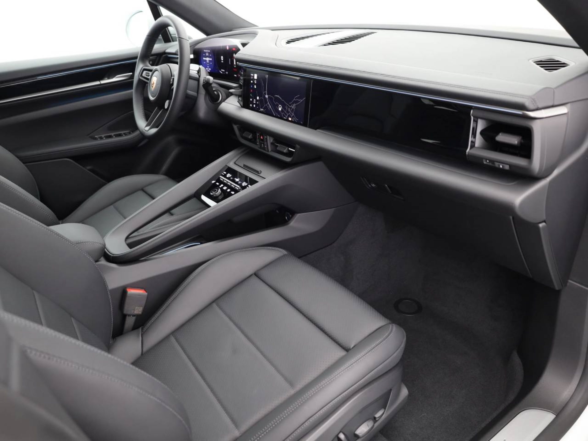 PORSCHE Macan 4-image-13
