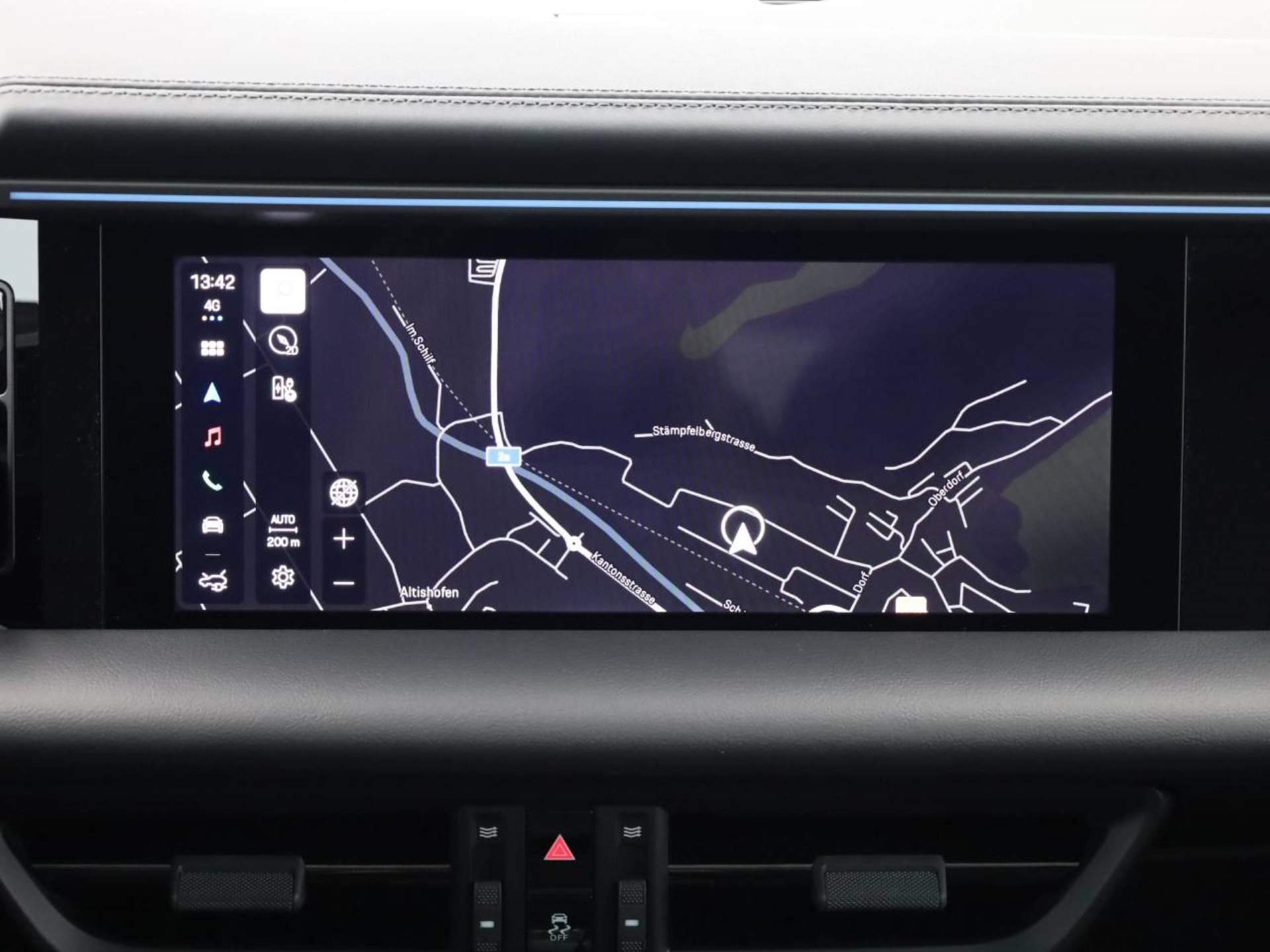 PORSCHE Macan 4-image-12