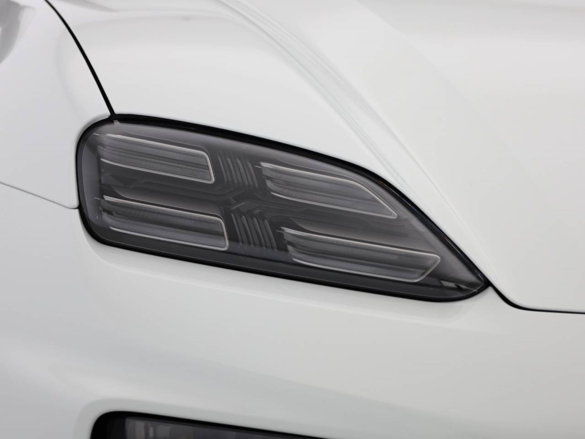 PORSCHE Macan 4-image-7