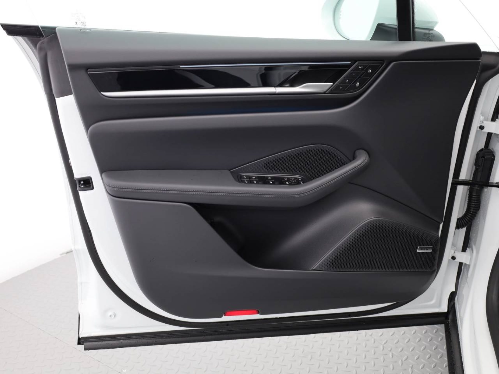 PORSCHE Macan 4-image-16