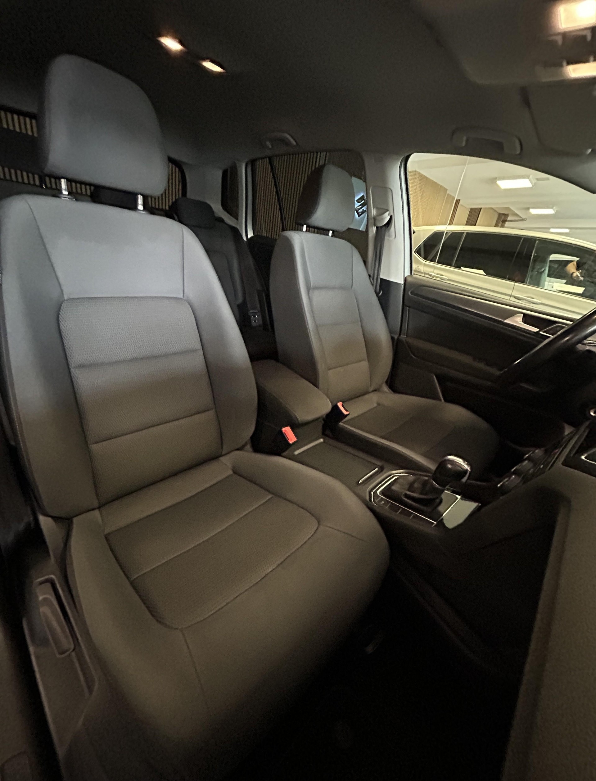 VW Golf VII Sportsvan 1.5 TSI 150 Comfortline DSG-image-14