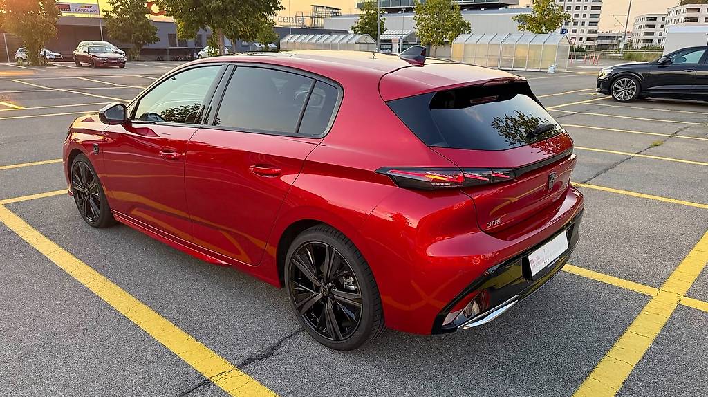PEUGEOT 308 1.2 Pure Tech GT Pack EAT8-image-1