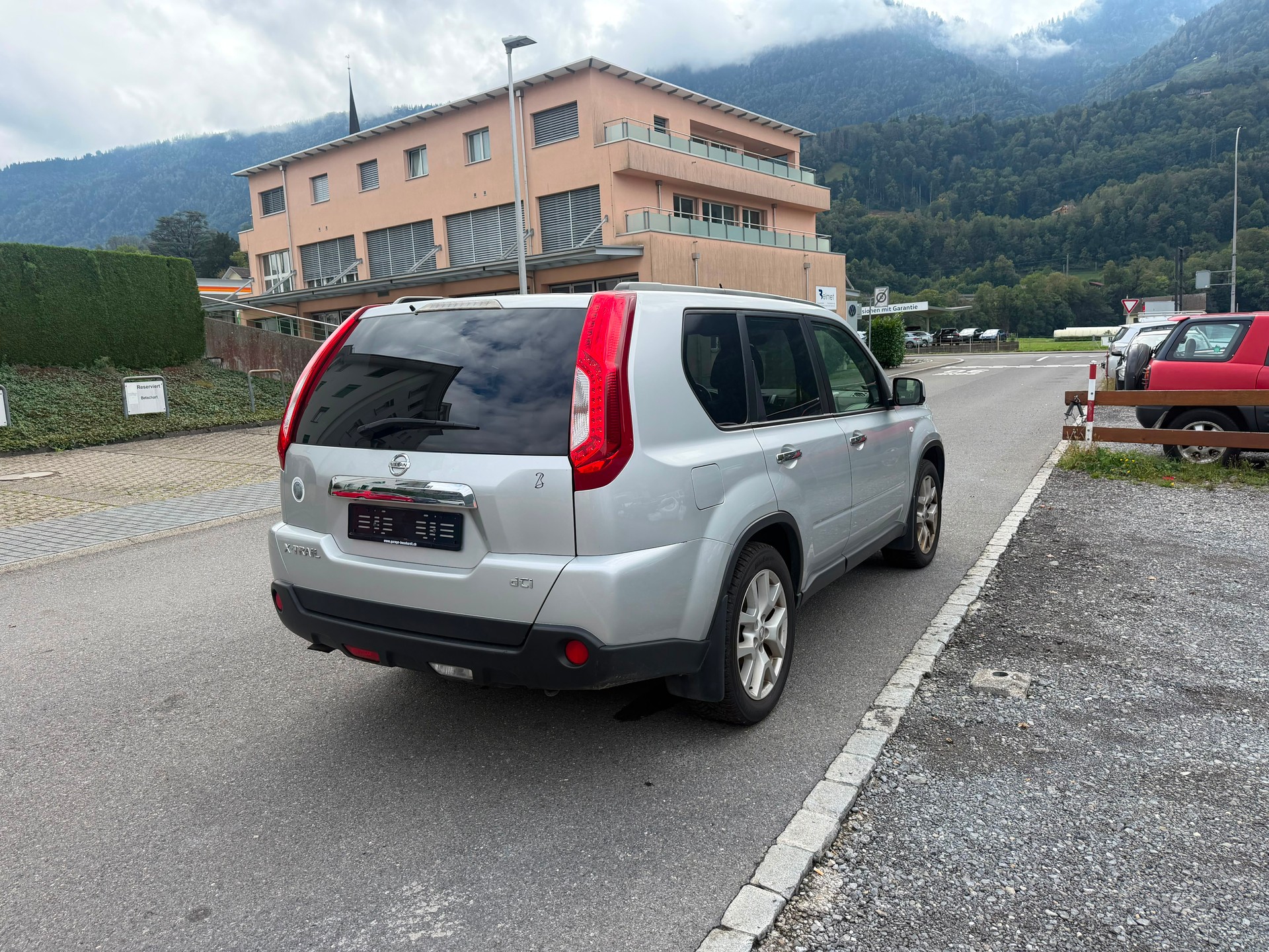 NISSAN X-Trail 2.0 dCi 16V LE Automatic-image-2