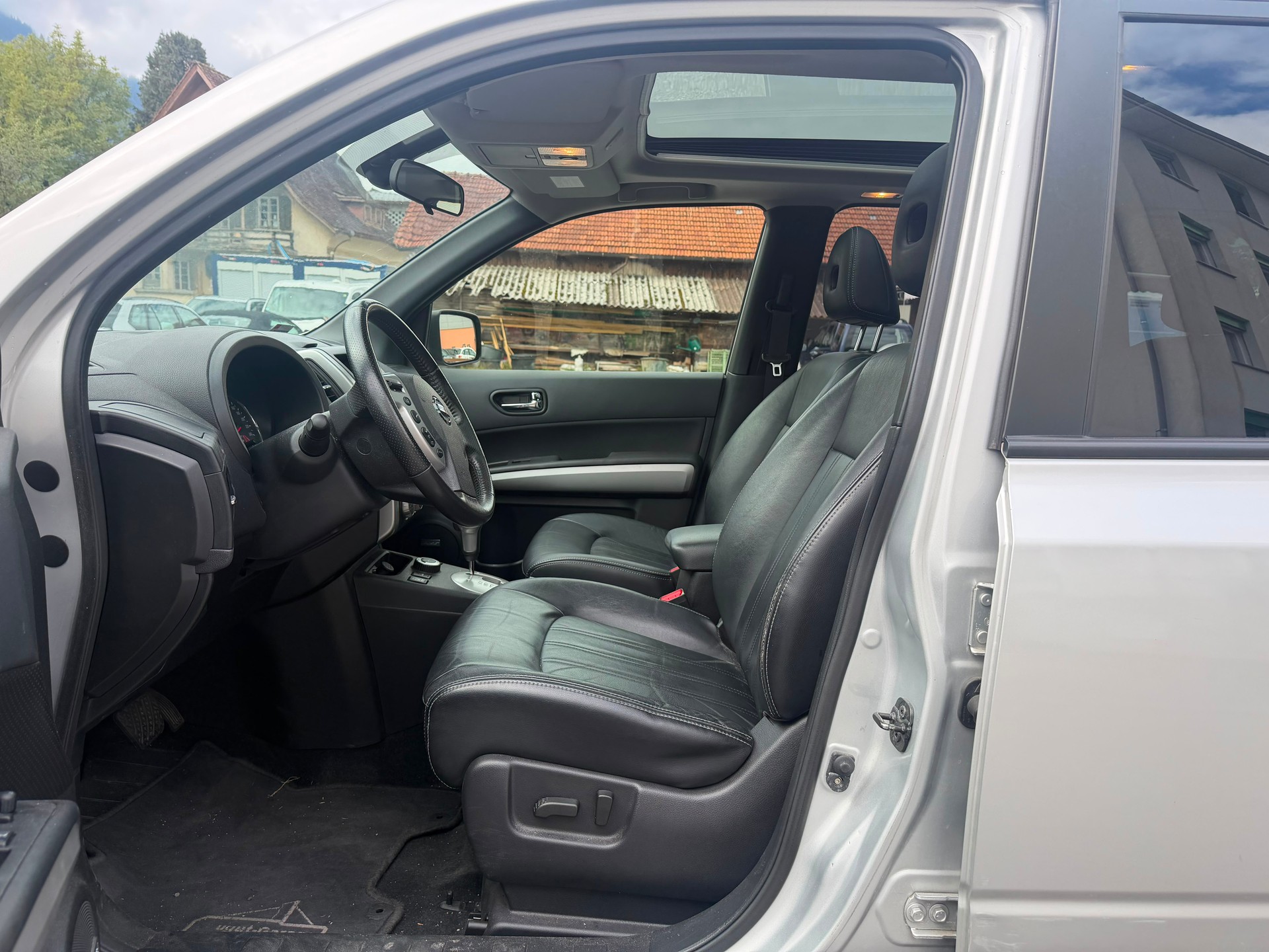 NISSAN X-Trail 2.0 dCi 16V LE Automatic-image-6