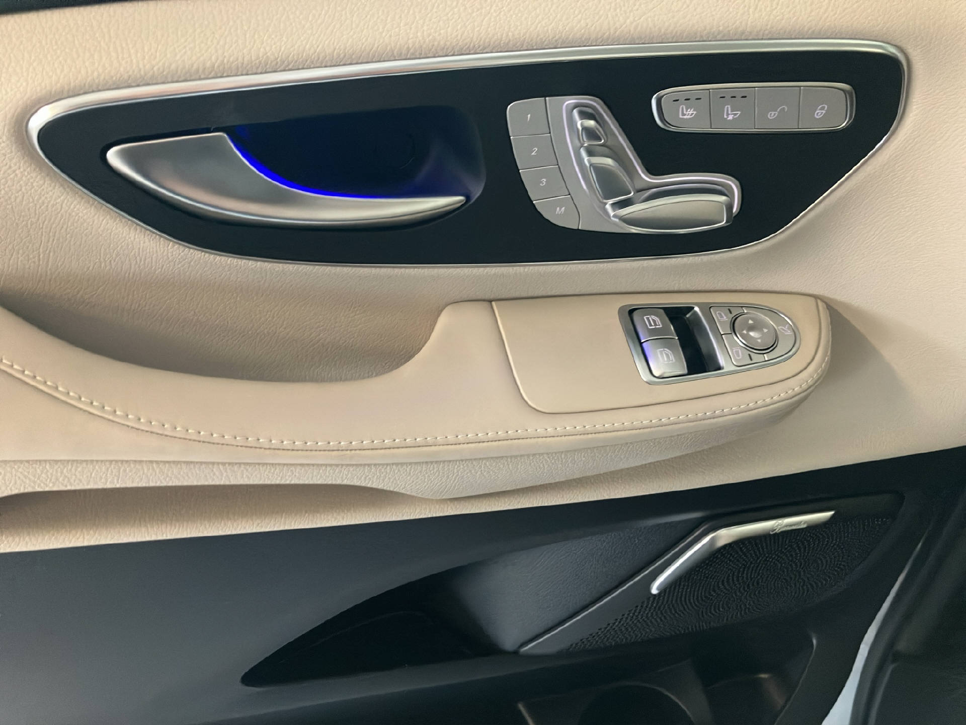 MERCEDES-BENZ V 300 d Exclusive L Swiss Edit. 4MATIC-image-12