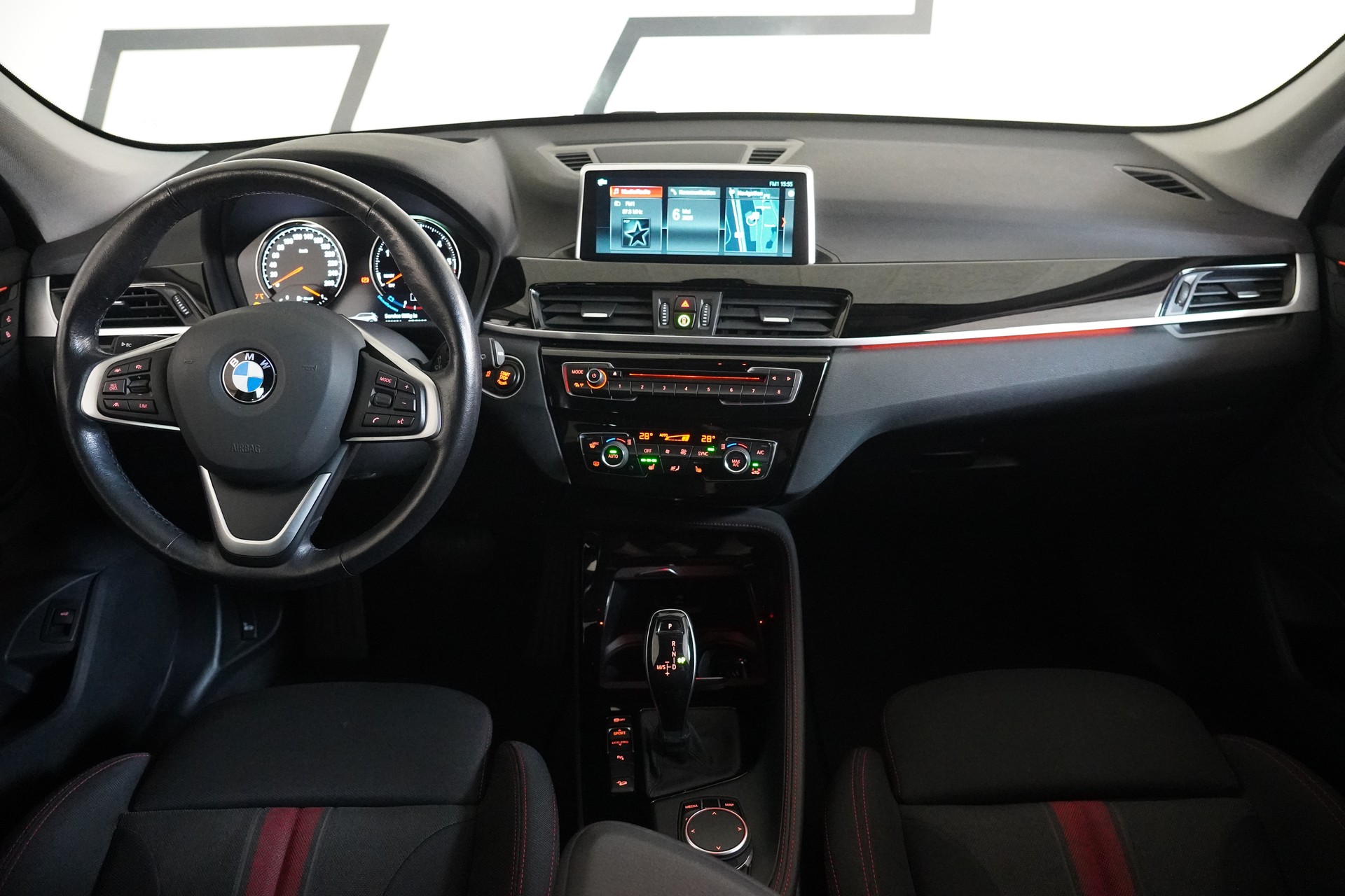 BMW X1 xDrive 18d Sport Line Steptronic-image-17