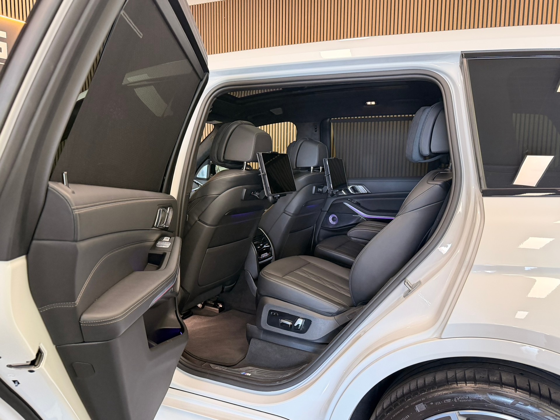 BMW X7 xDrive M50d Steptronic | CH-Fz. & 6 Sitzer-image-23