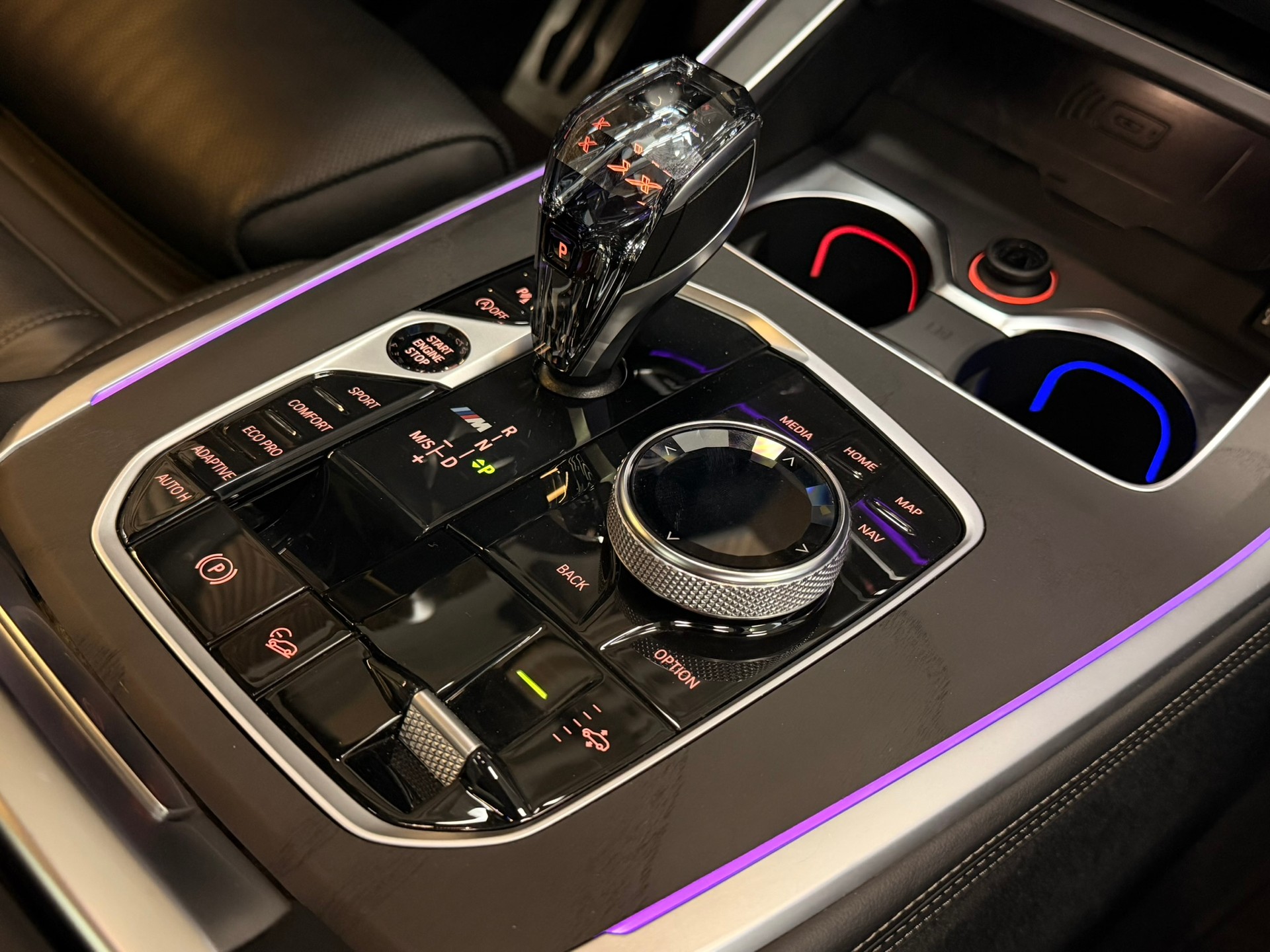 BMW X7 xDrive M50d Steptronic | CH-Fz. & 6 Sitzer-image-18