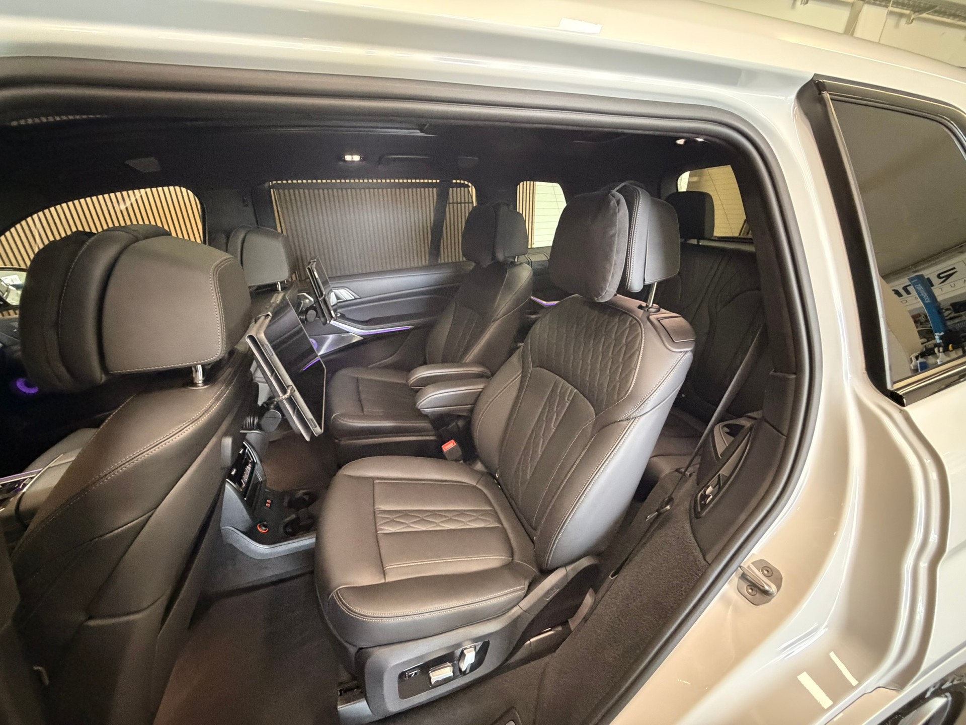 BMW X7 xDrive M50d Steptronic | CH-Fz. & 6 Sitzer-image-24