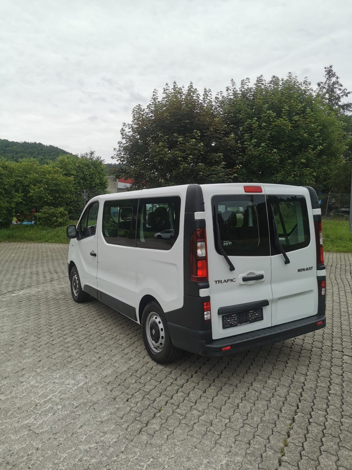 RENAULT Trafic ENERGY dCi 95 Passenger Life-image-8