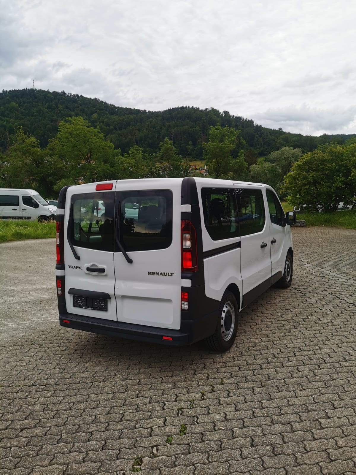 RENAULT Trafic ENERGY dCi 95 Passenger Life-image-7