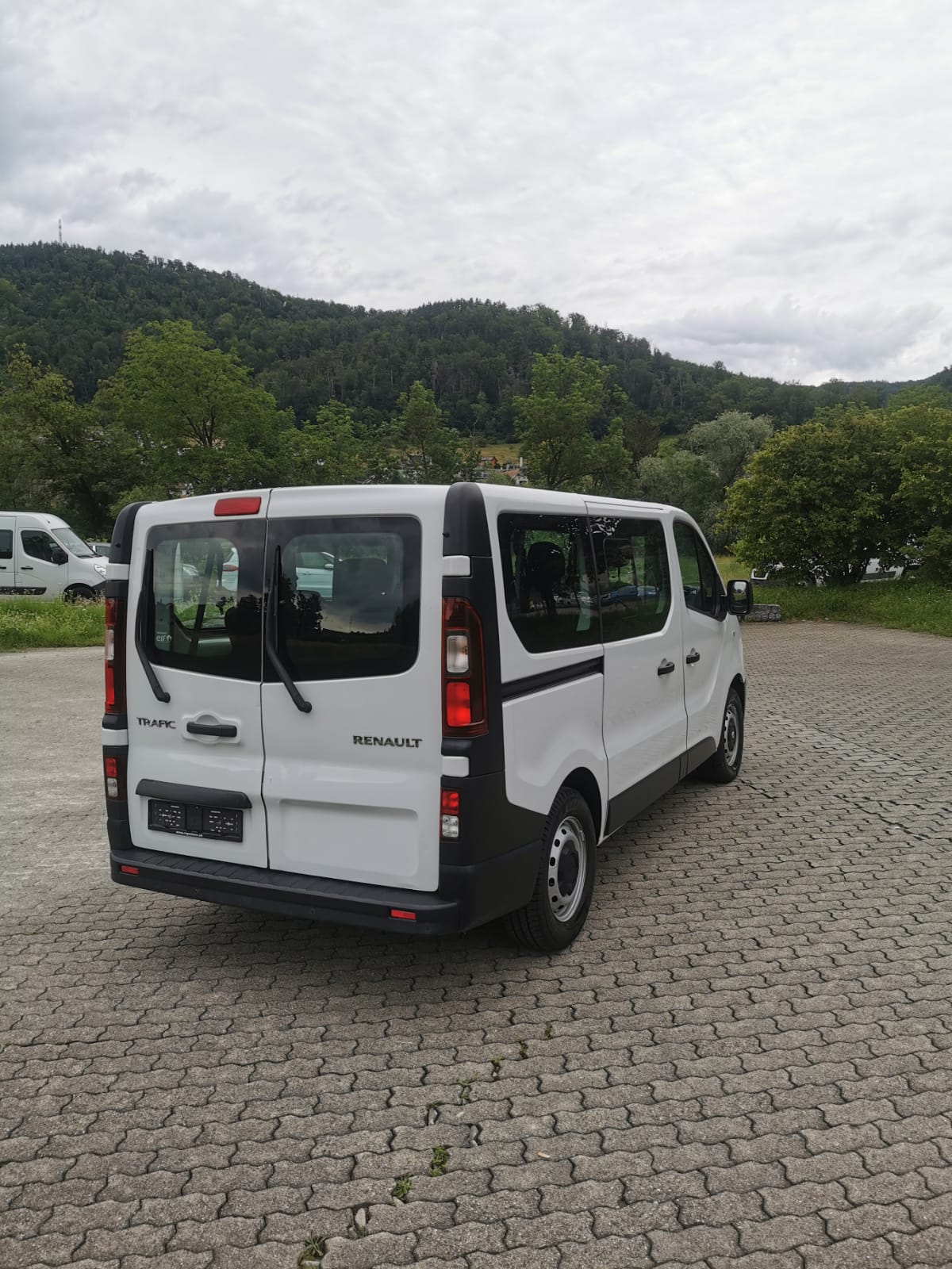 RENAULT Trafic ENERGY dCi 95 Passenger Life-image-5