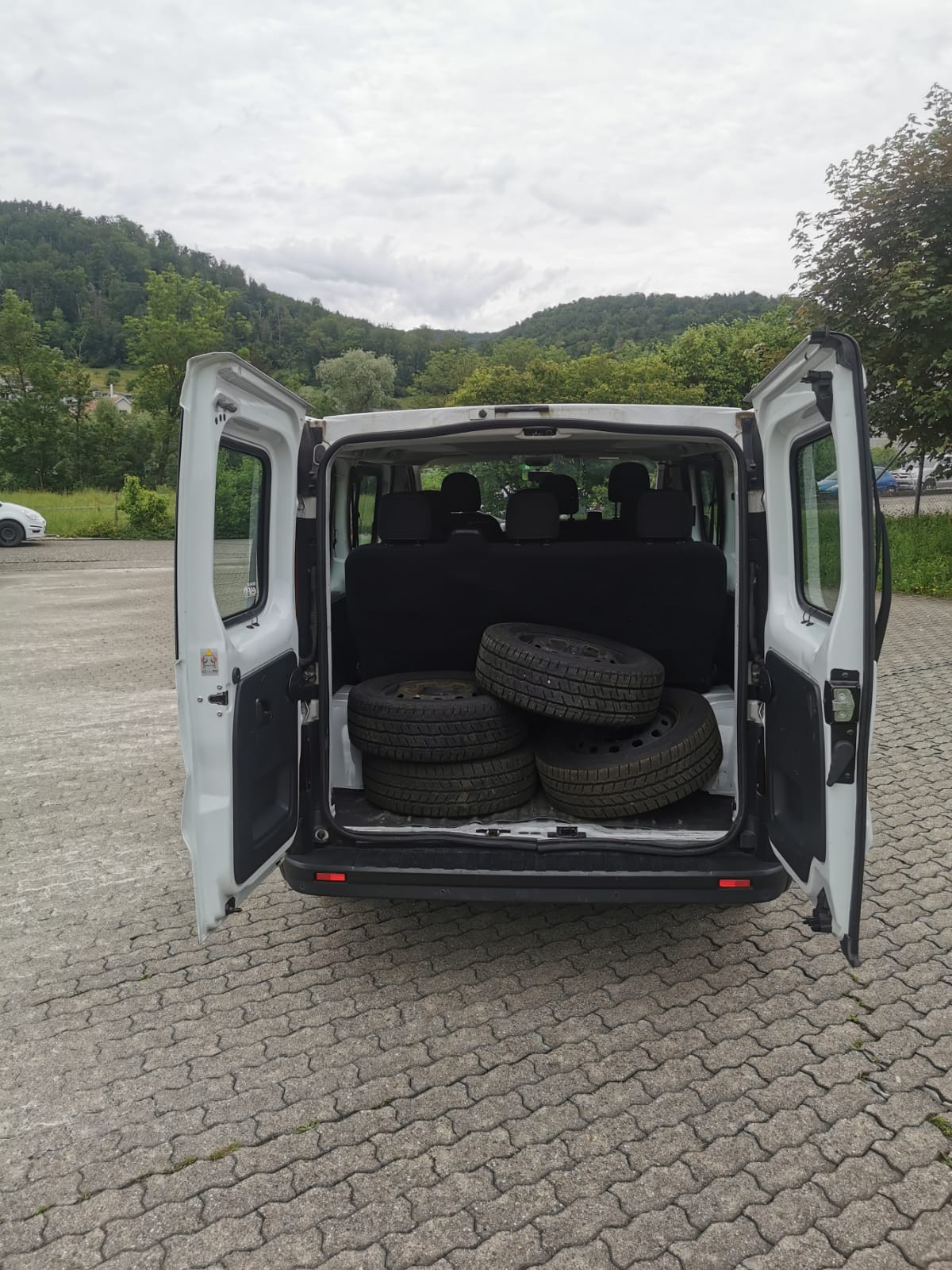RENAULT Trafic ENERGY dCi 95 Passenger Life-image-9