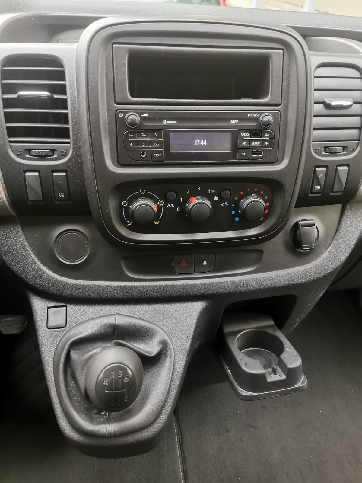 RENAULT Trafic ENERGY dCi 95 Passenger Life-image-10