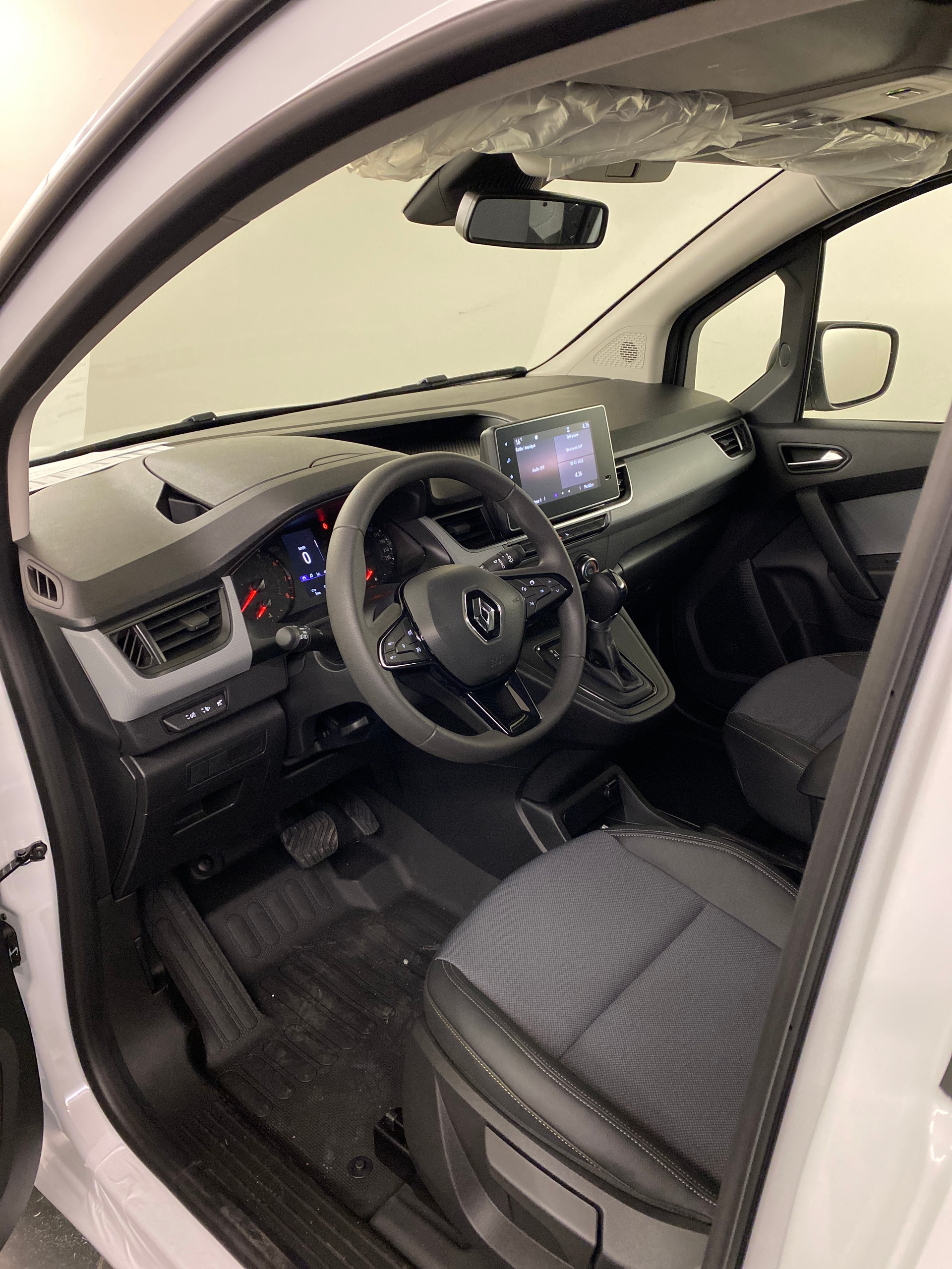 RENAULT Kangoo Van 1.5 dCi Standard L2 115 Extra EDC-image-5