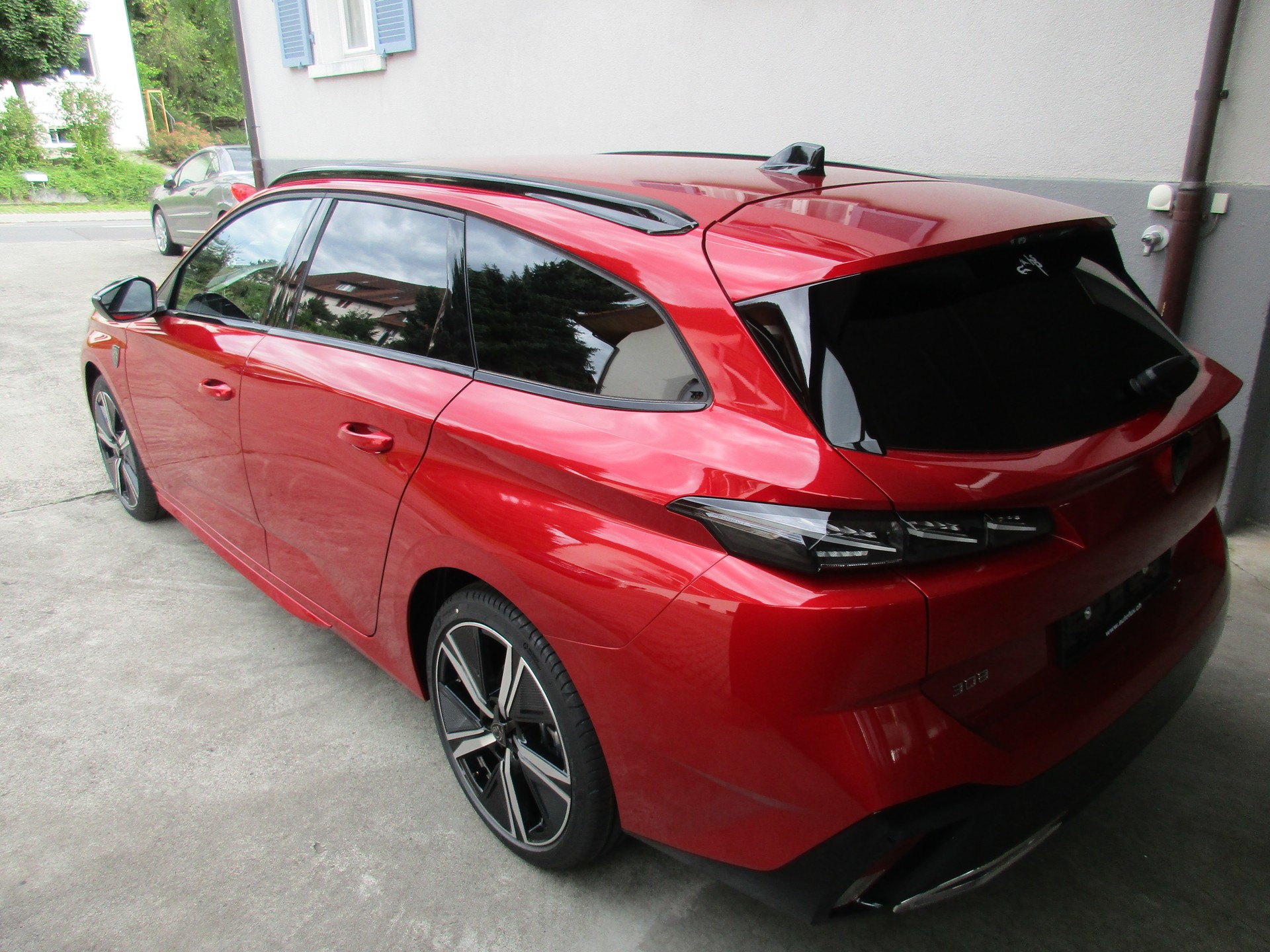 PEUGEOT 308 SW 1.5 BlueHDI GT EAT8-image-1