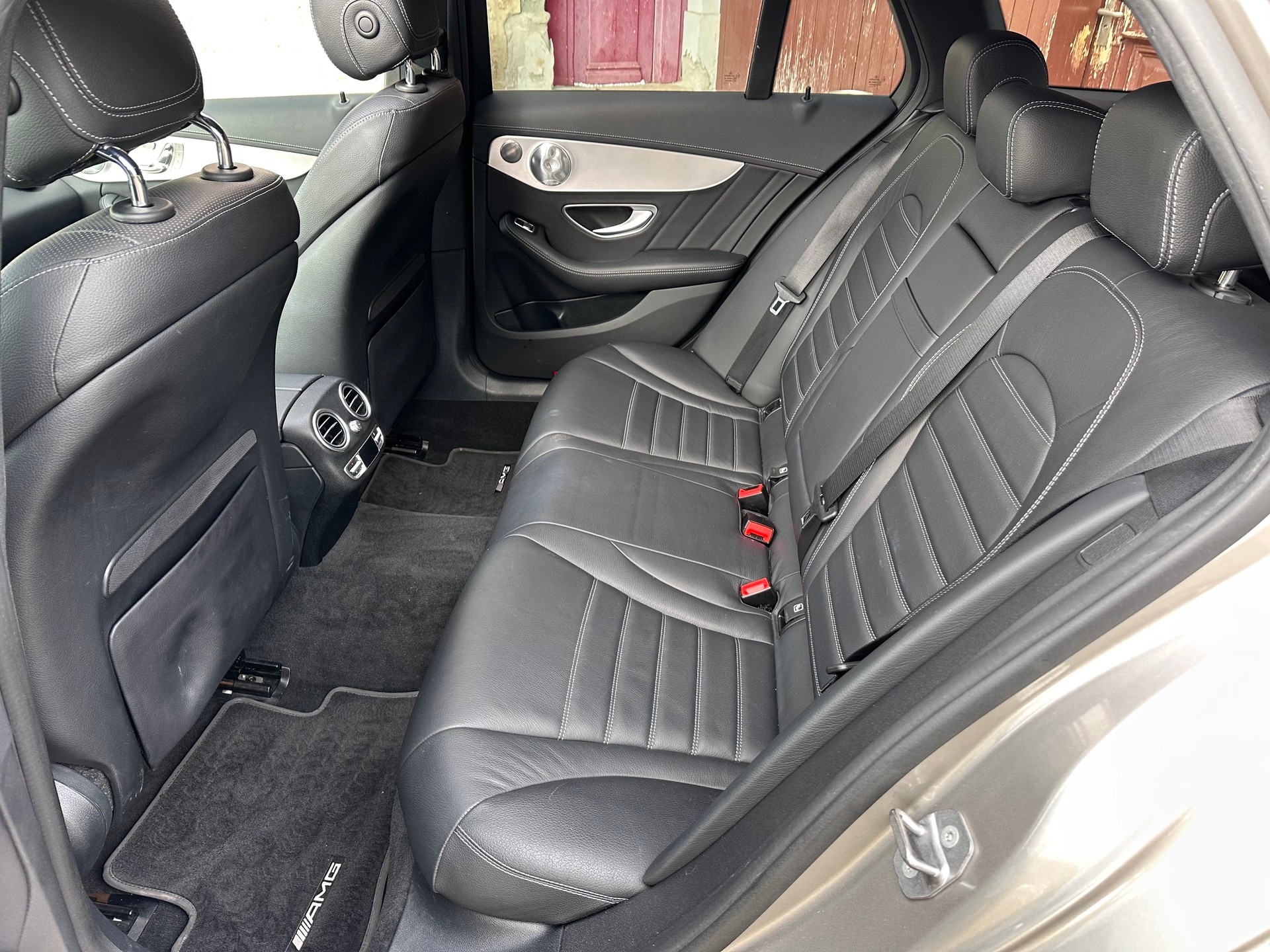 MERCEDES-BENZ C 300 AMG Line 4Matic 9G-Tronic-image-6