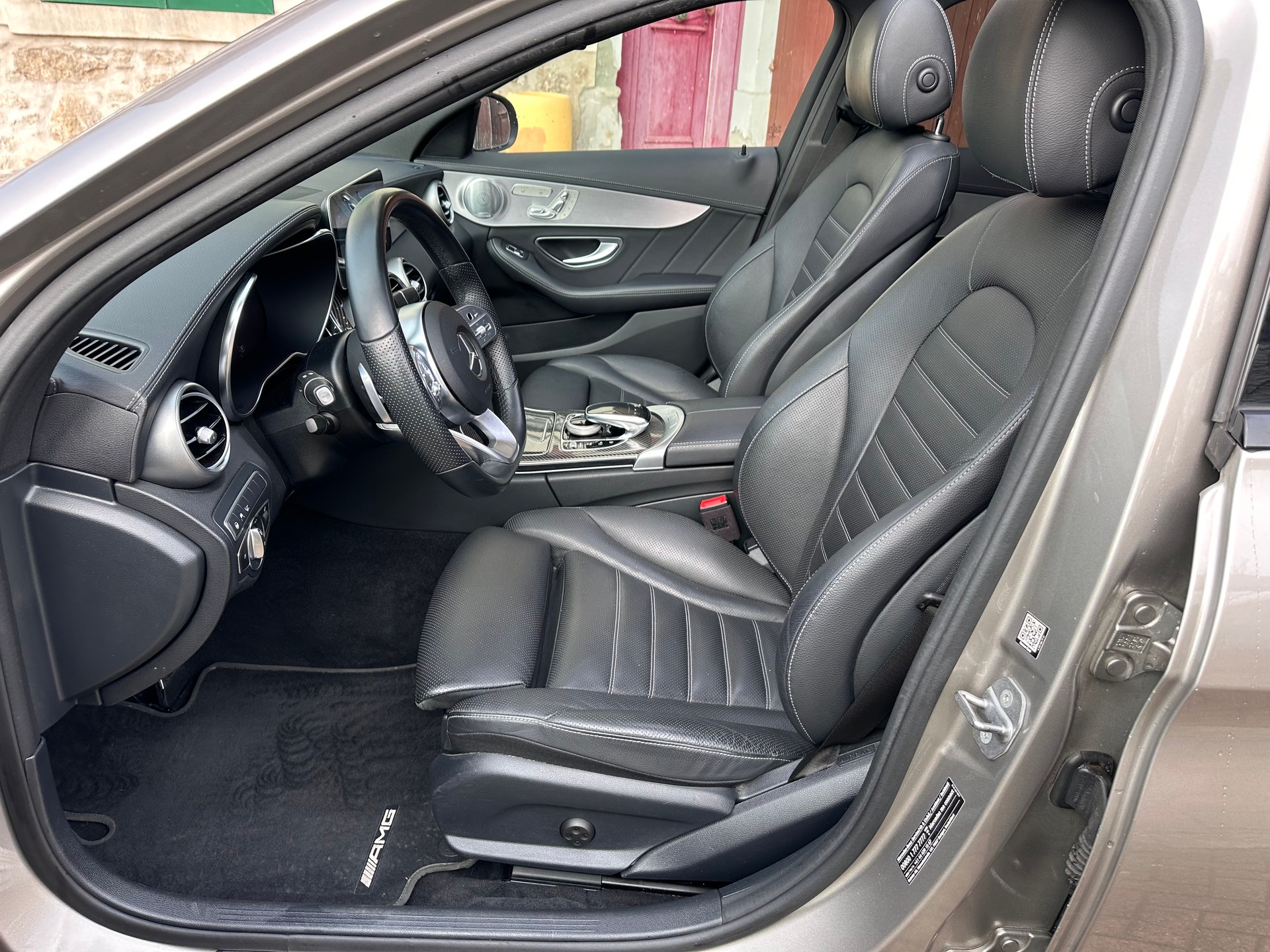 MERCEDES-BENZ C 300 AMG Line 4Matic 9G-Tronic-image-5