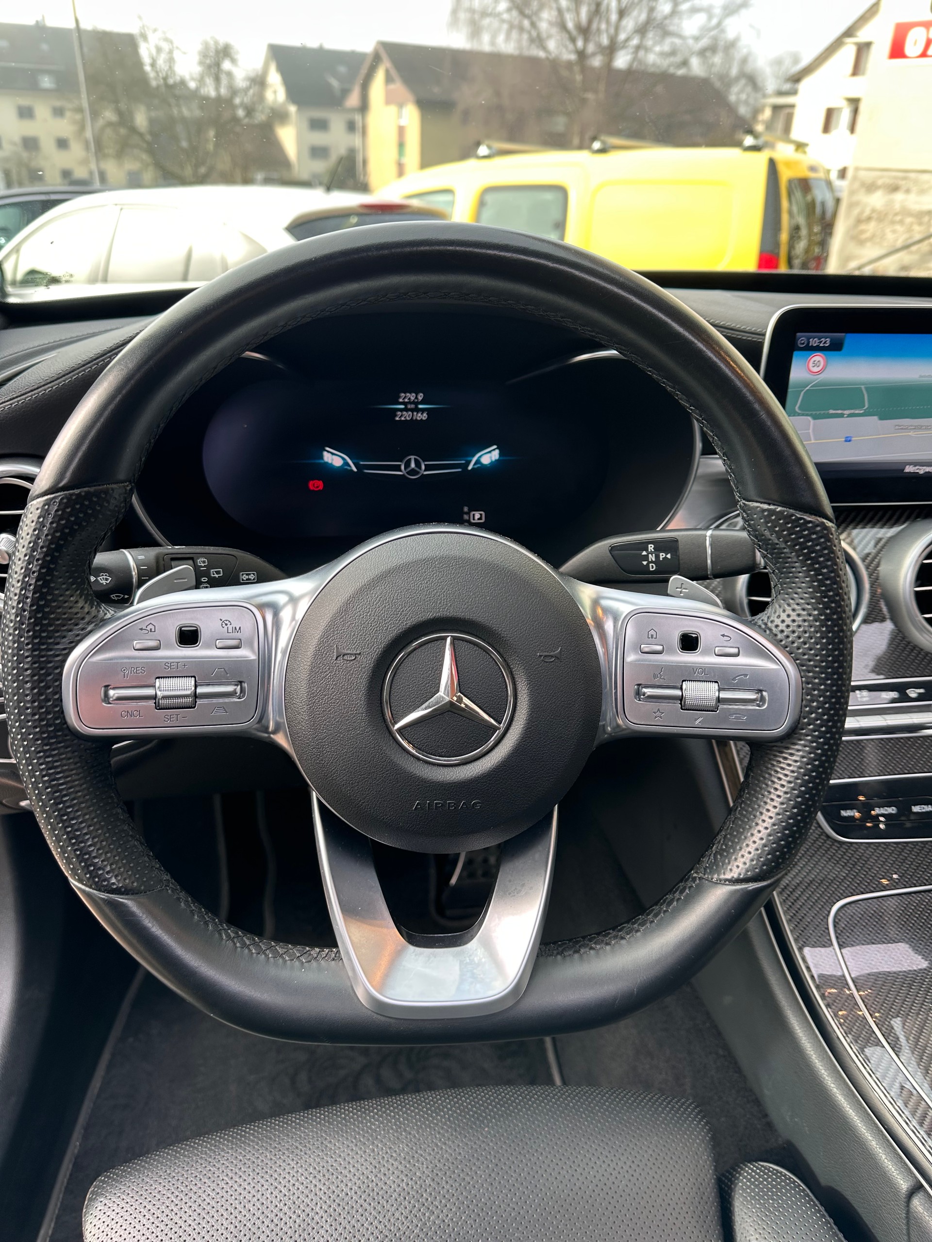 MERCEDES-BENZ C 300 AMG Line 4Matic 9G-Tronic-image-10