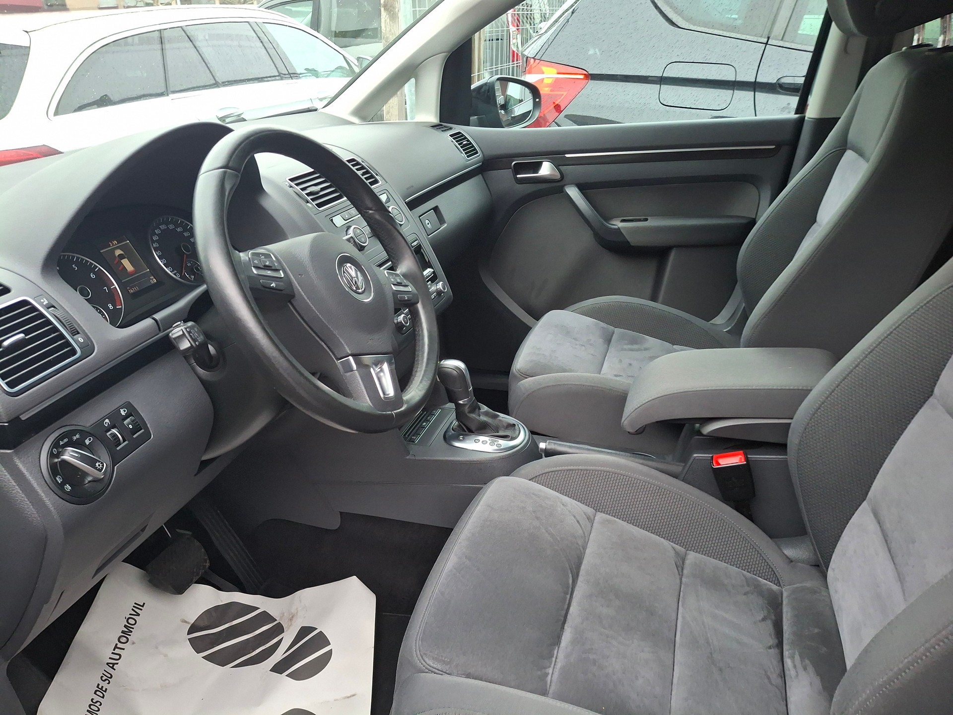 VW Touran 1.4 TSI Design DSG-image-13