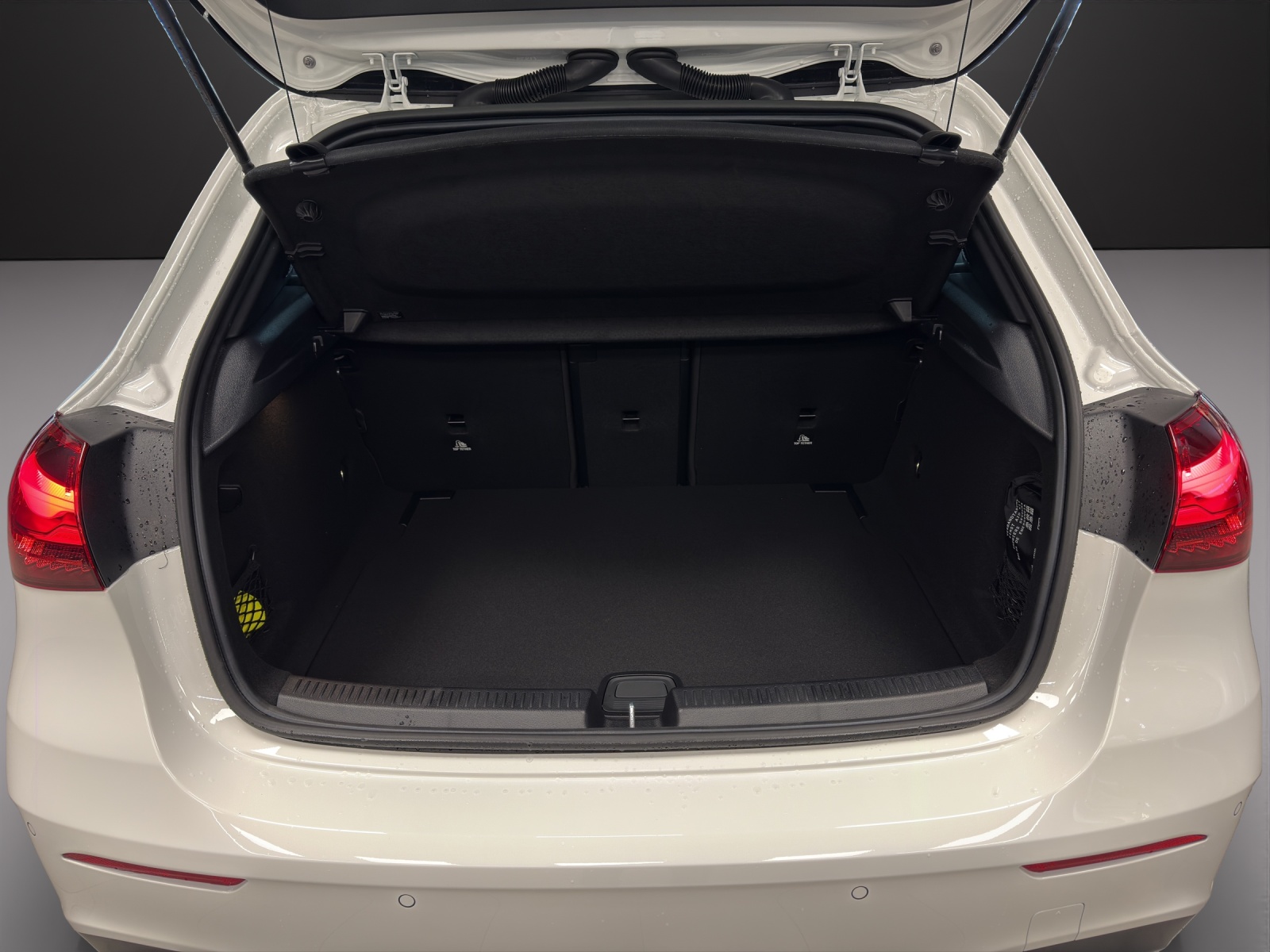 MERCEDES-BENZ A 200 Night Star 7G-DCT-image-6