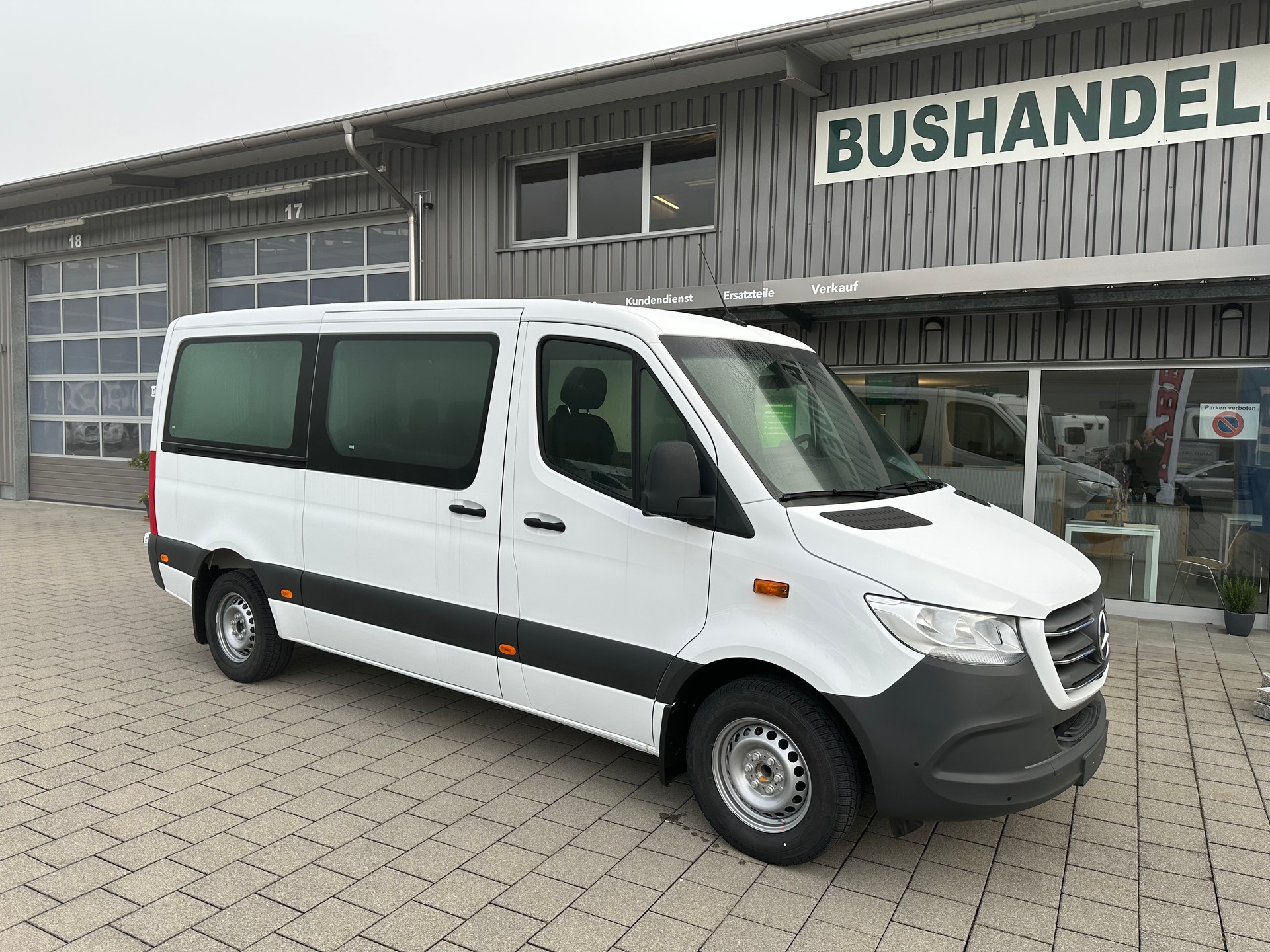 MERCEDES-BENZ 317 Personentransporter 8 Plätzer-image-1