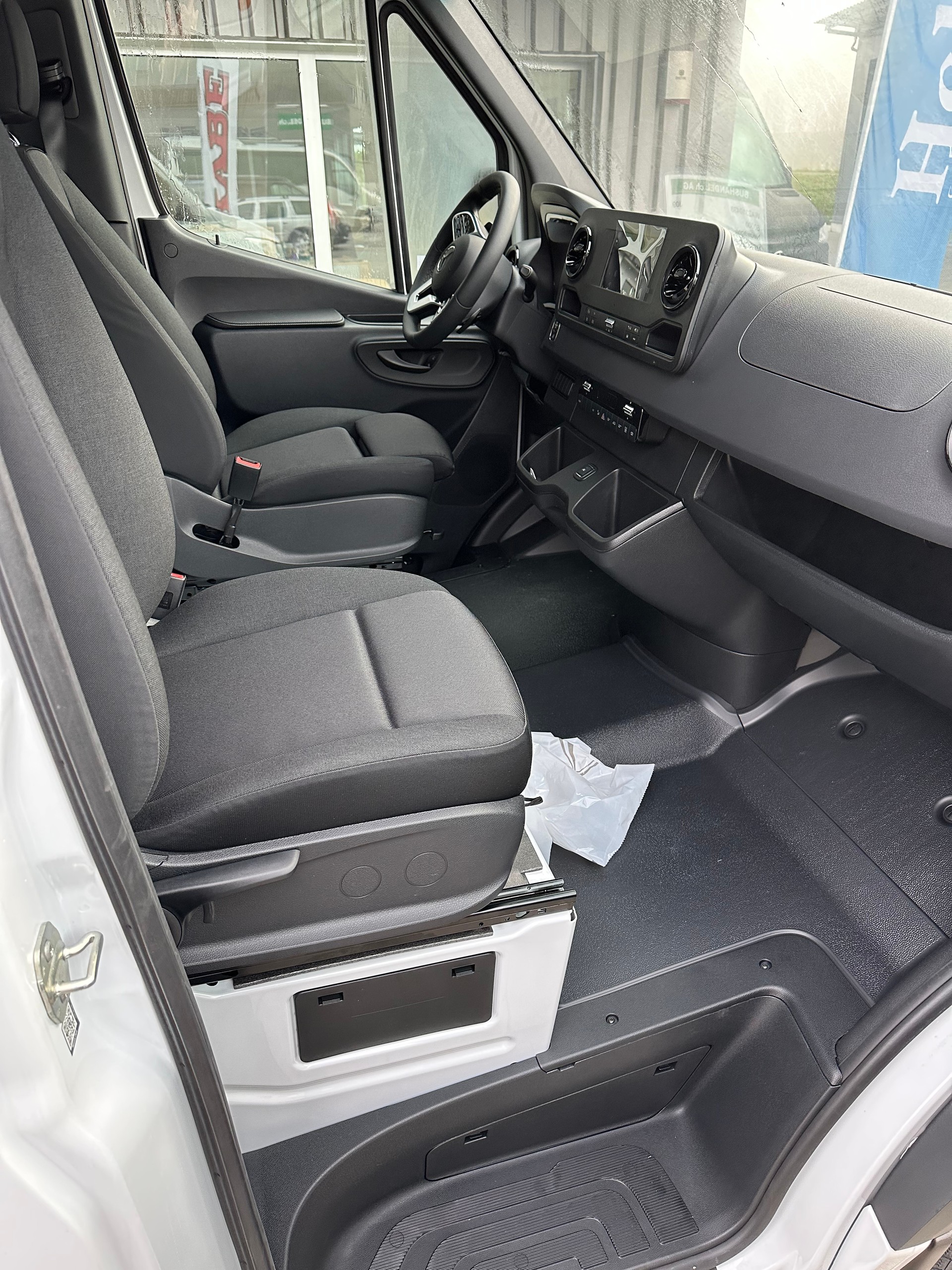 MERCEDES-BENZ 317 Personentransporter 8 Plätzer-image-7
