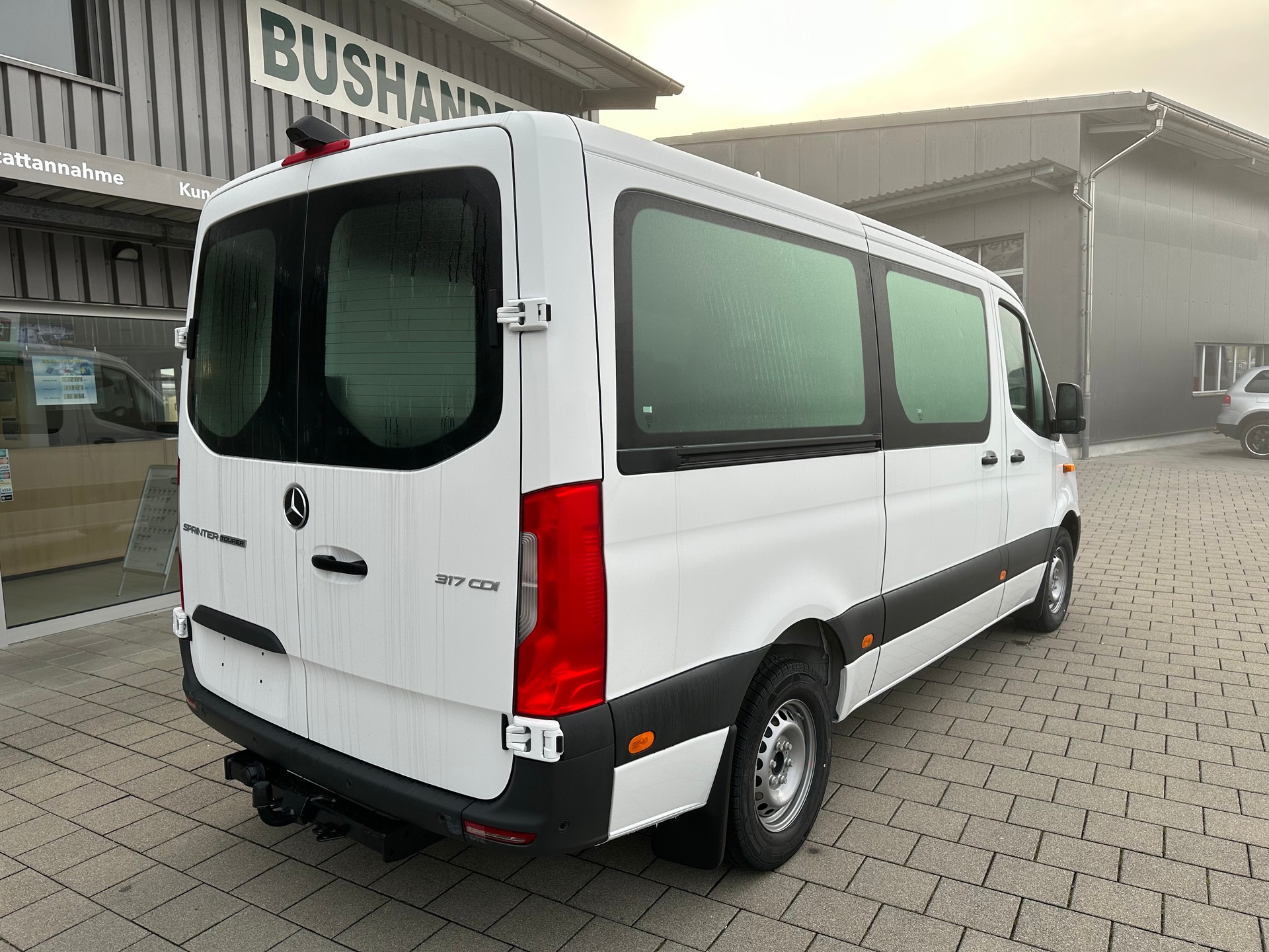 MERCEDES-BENZ 317 Personentransporter 8 Plätzer-image-3