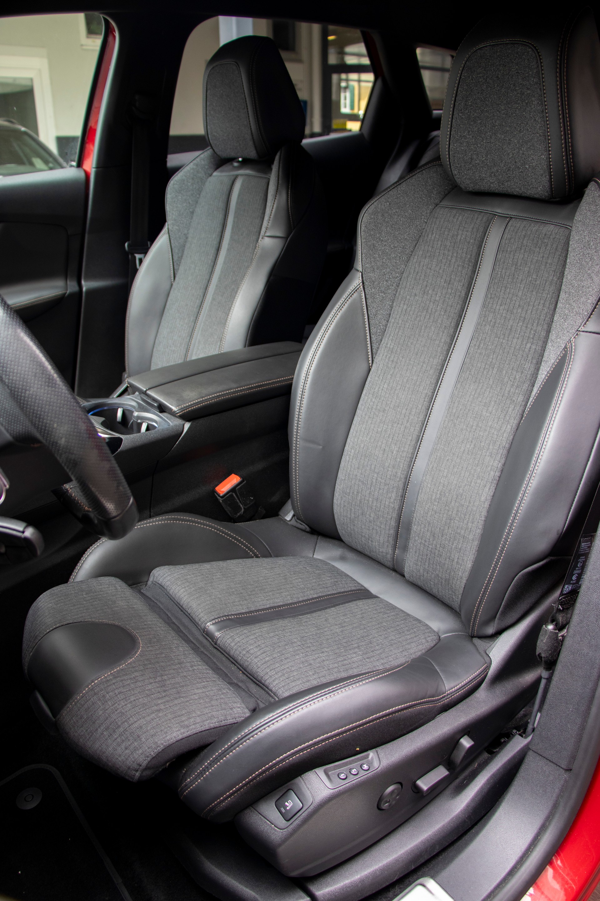 PEUGEOT 3008 1.5 BlueHDi GT Line EAT-image-4