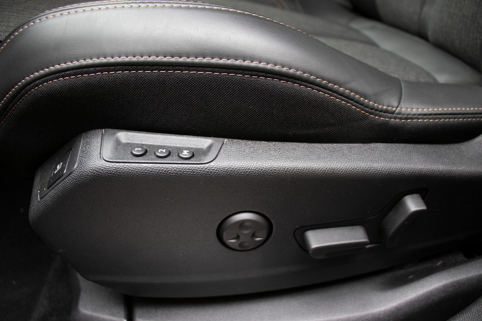 PEUGEOT 3008 1.5 BlueHDi GT Line EAT-image-5