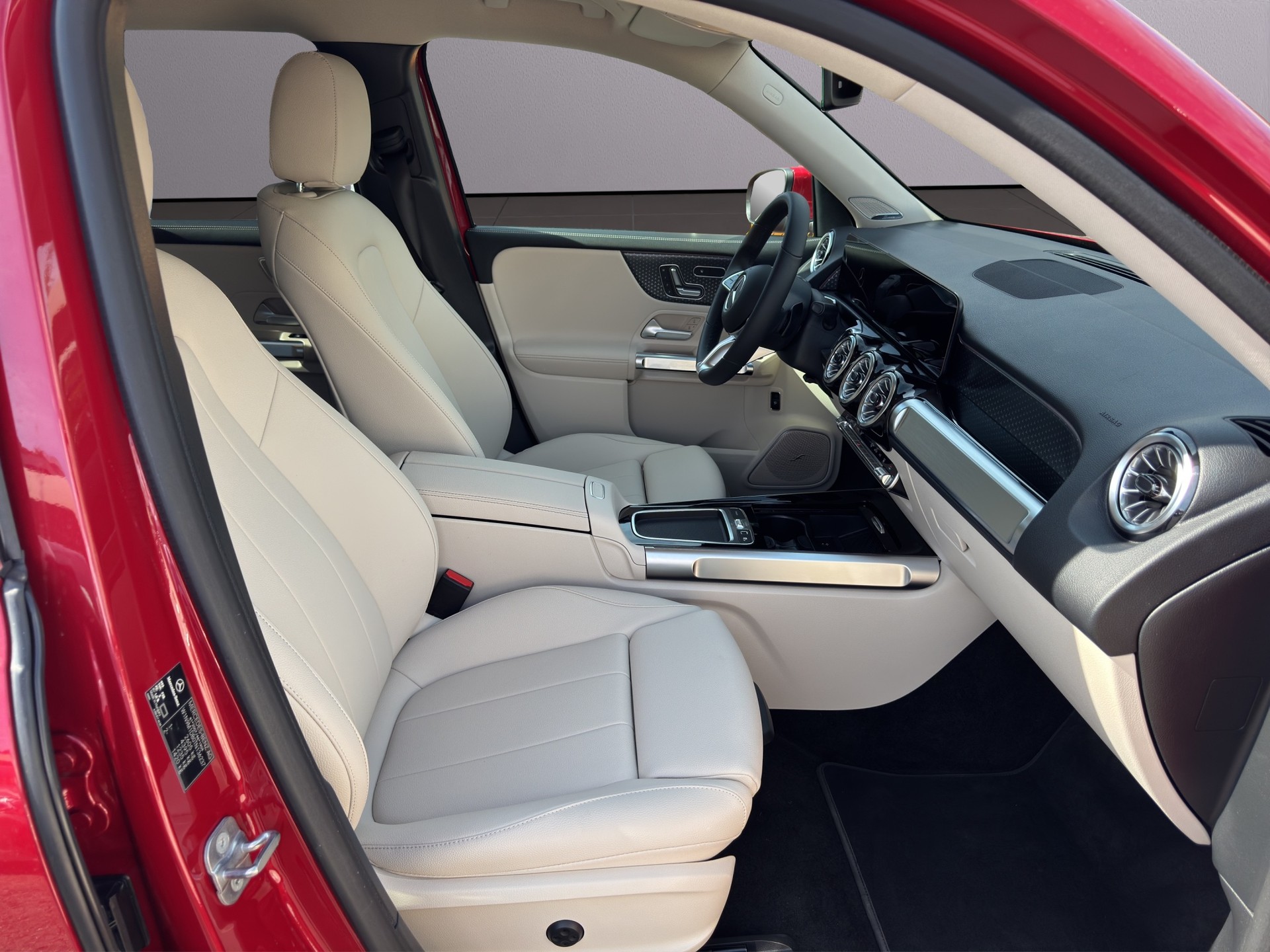 MERCEDES-BENZ EQB 350 66,5 kWh 4Matic Swiss Star-image-15
