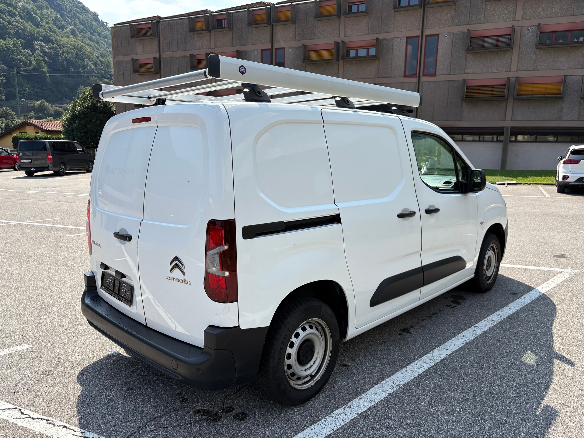 CITROEN Berlingo Van 1.5 Blue HDi 100 s/s Club 650kg-image-5