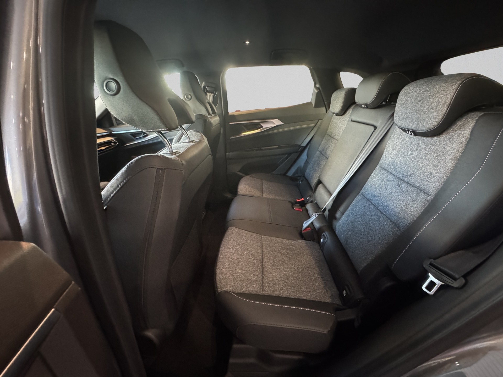 RENAULT Austral 1.3 MHEV 160 Techno A-image-9