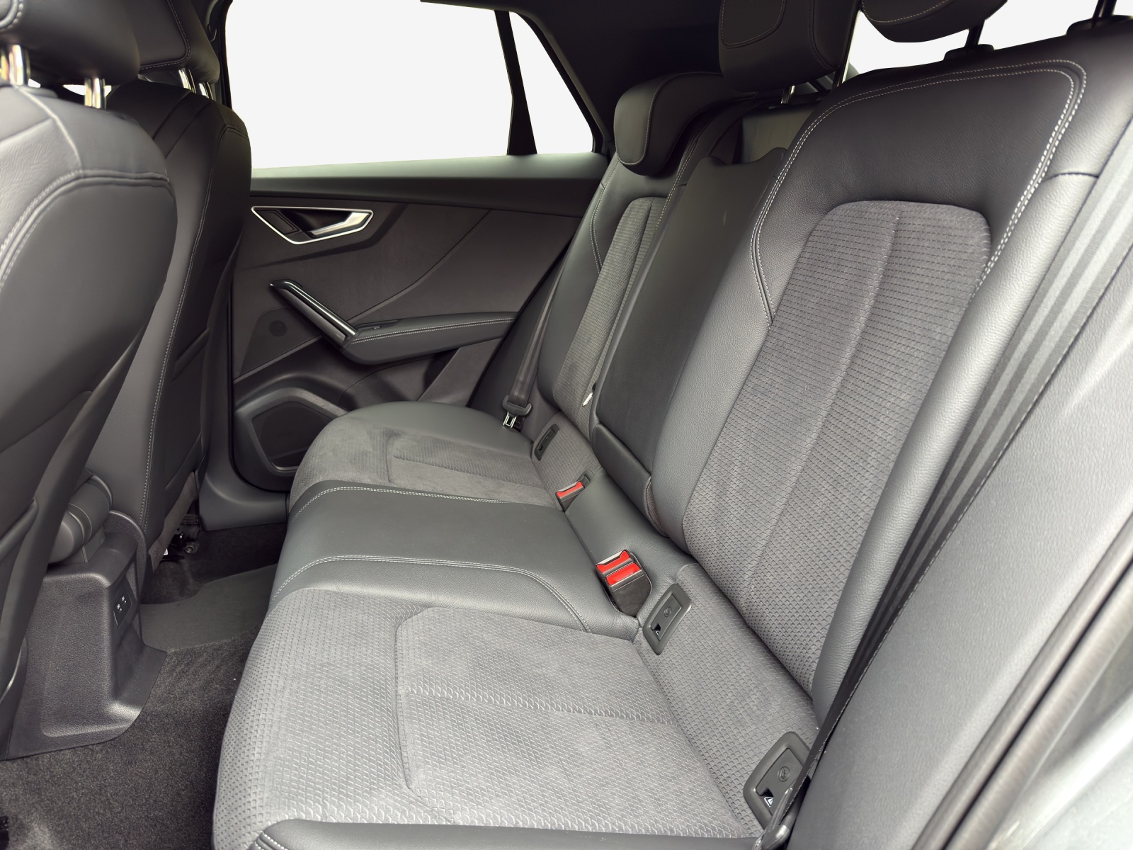 AUDI Q2 35 TFSI S line S-tronic-image-11